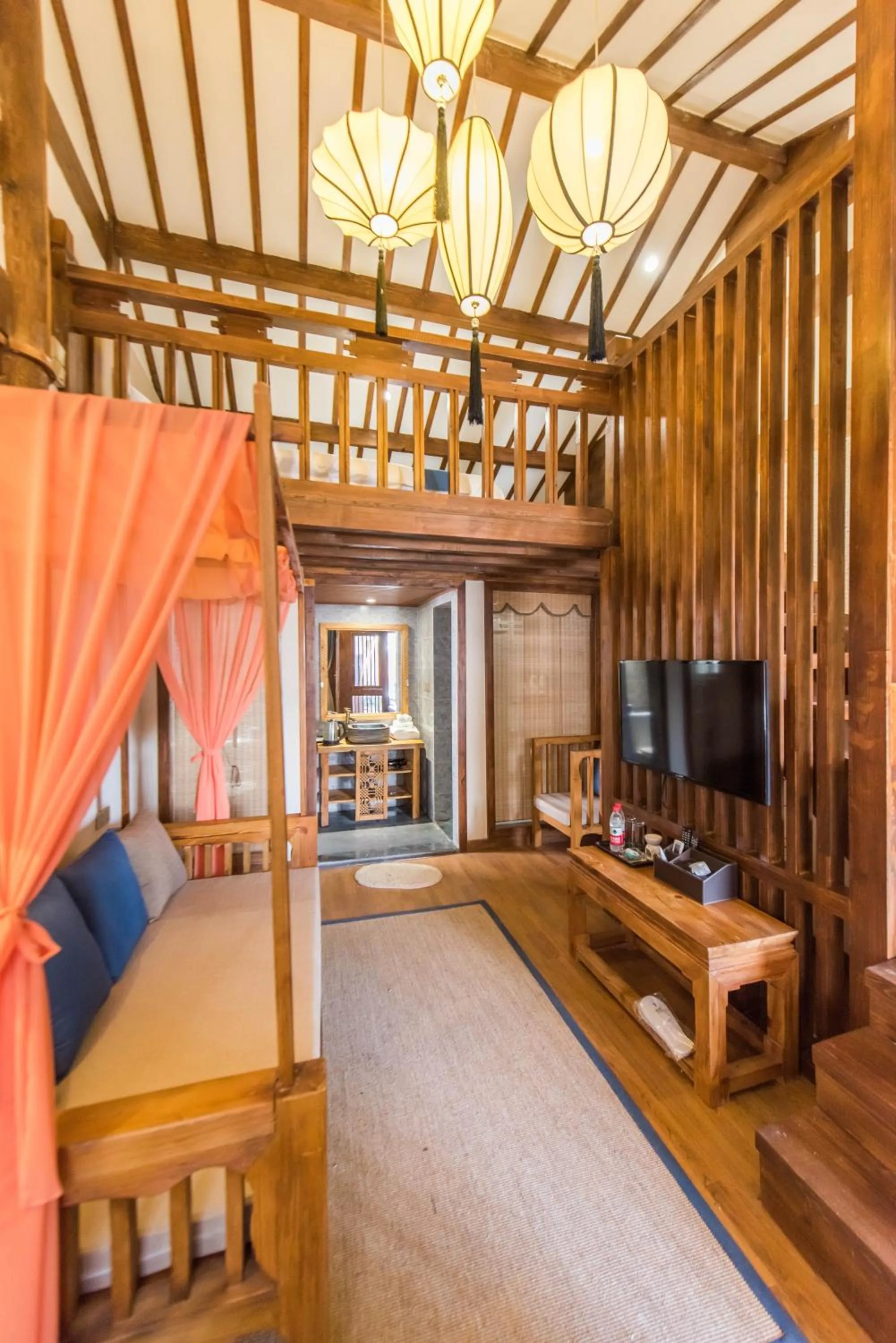 Photo of the whole room, Bed in Lijiang Yue Tu Inn