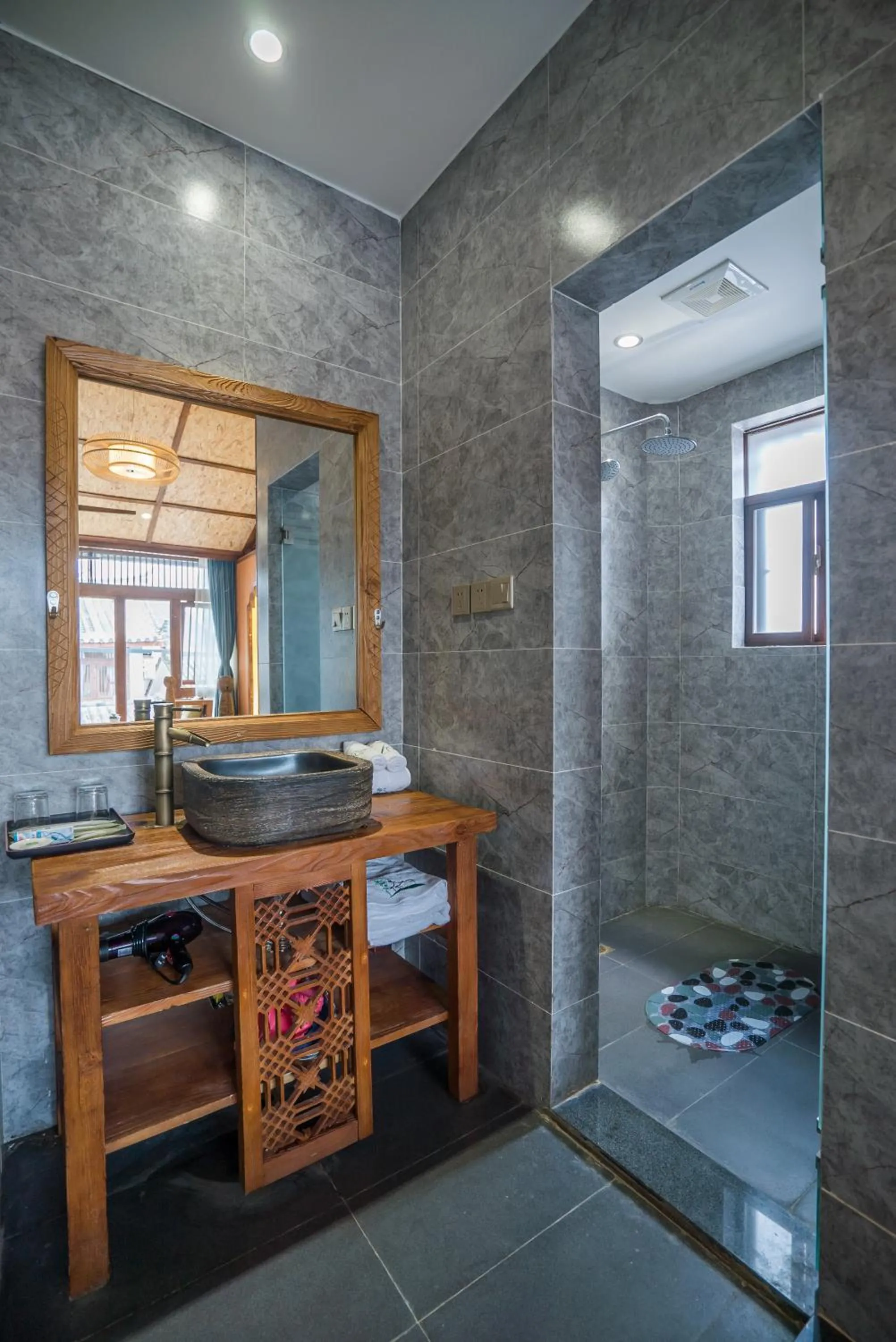 Bathroom in Lijiang Yue Tu Inn