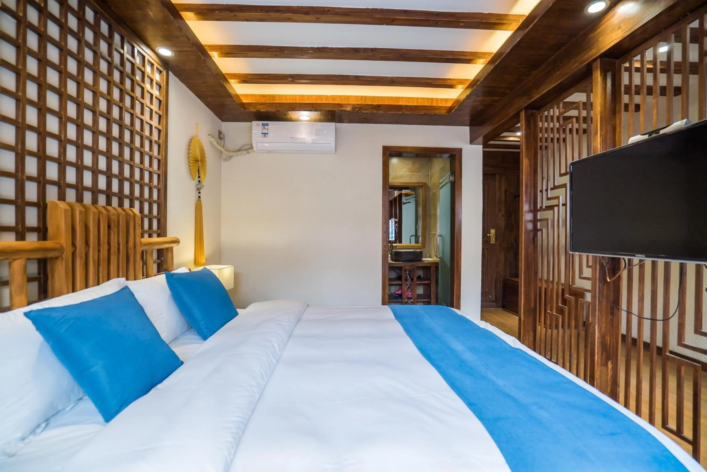 bunk bed, Bed in Lijiang Yue Tu Inn