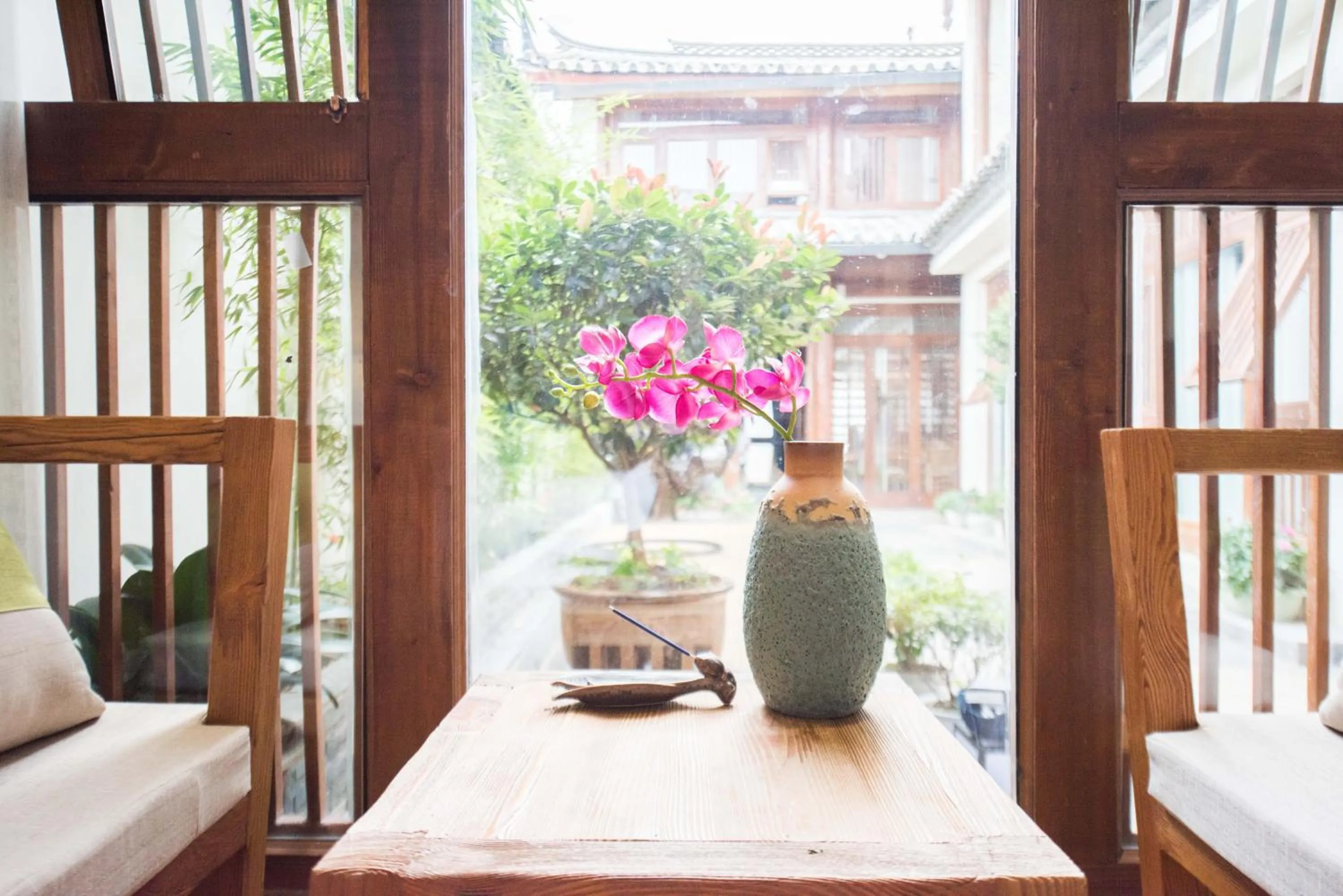Decorative detail in Lijiang Yue Tu Inn