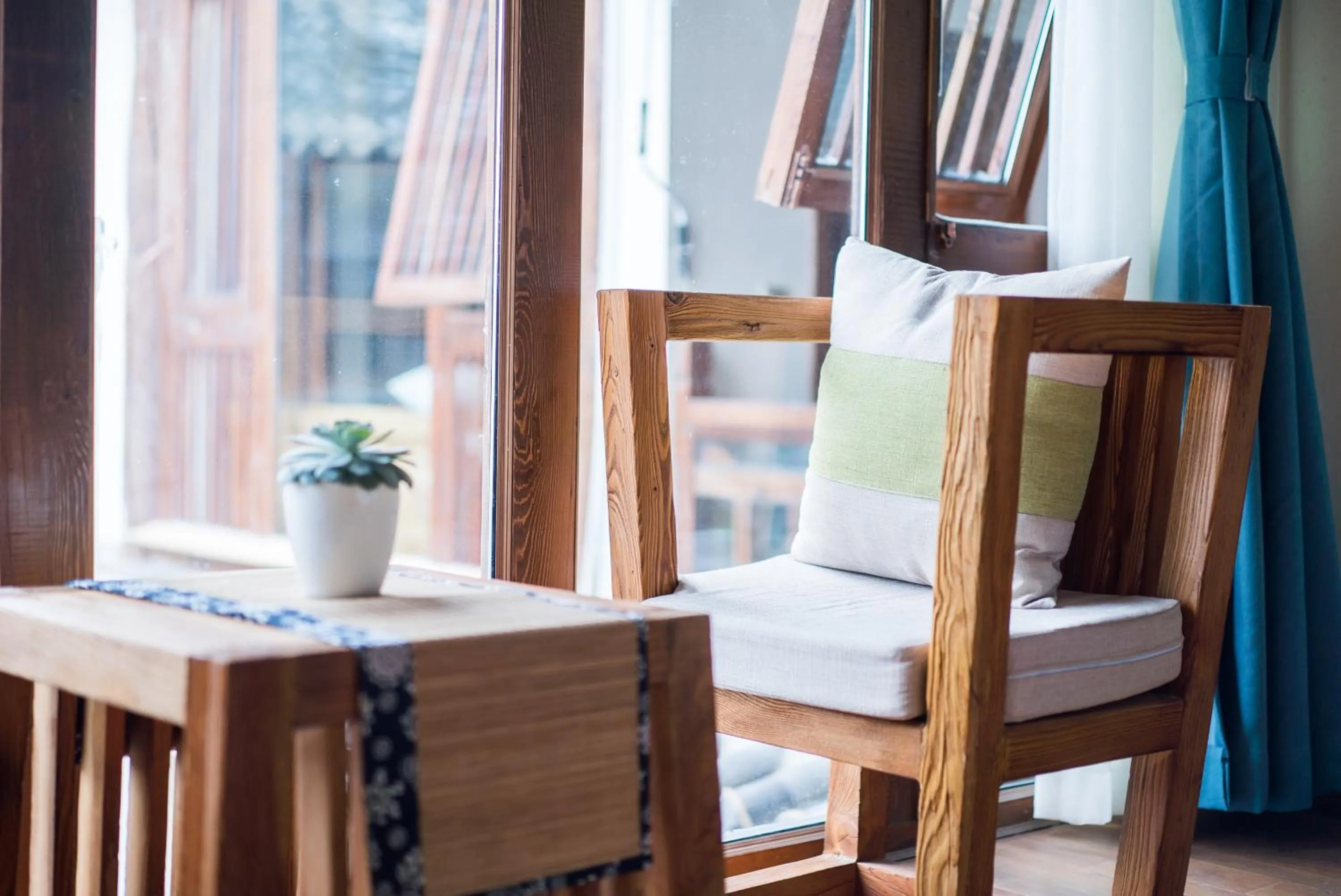 Decorative detail, Bed in Lijiang Yue Tu Inn