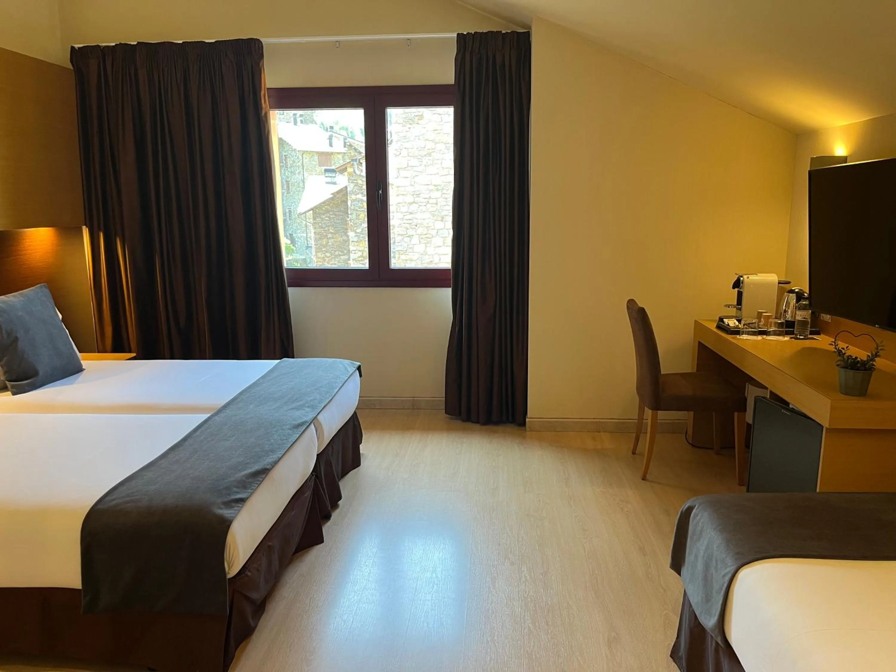 Photo of the whole room, Bed in Wuau! Hotel Galanthus & Spa