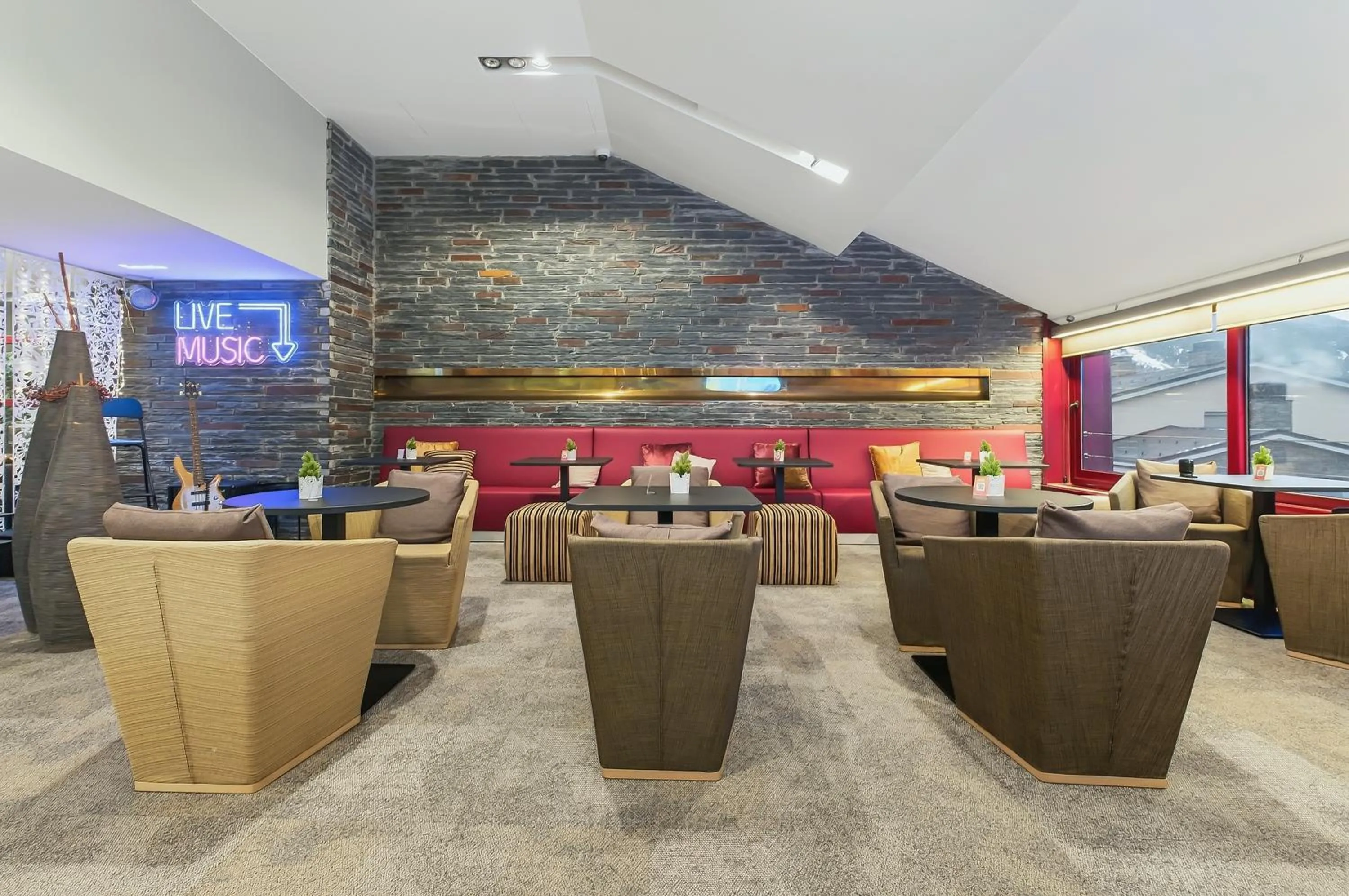 Communal lounge/ TV room in Wuau! Hotel Galanthus & Spa