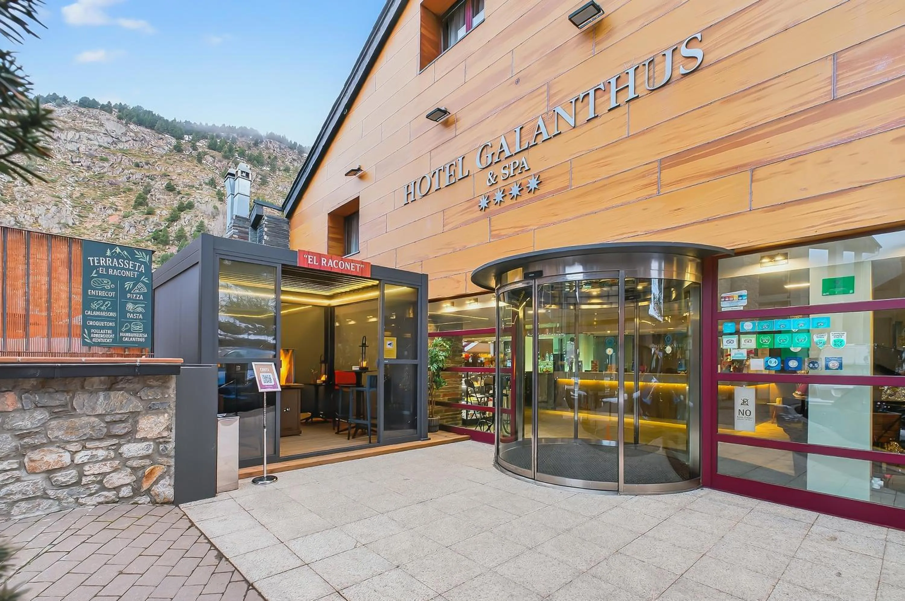 Facade/entrance in Wuau! Hotel Galanthus & Spa