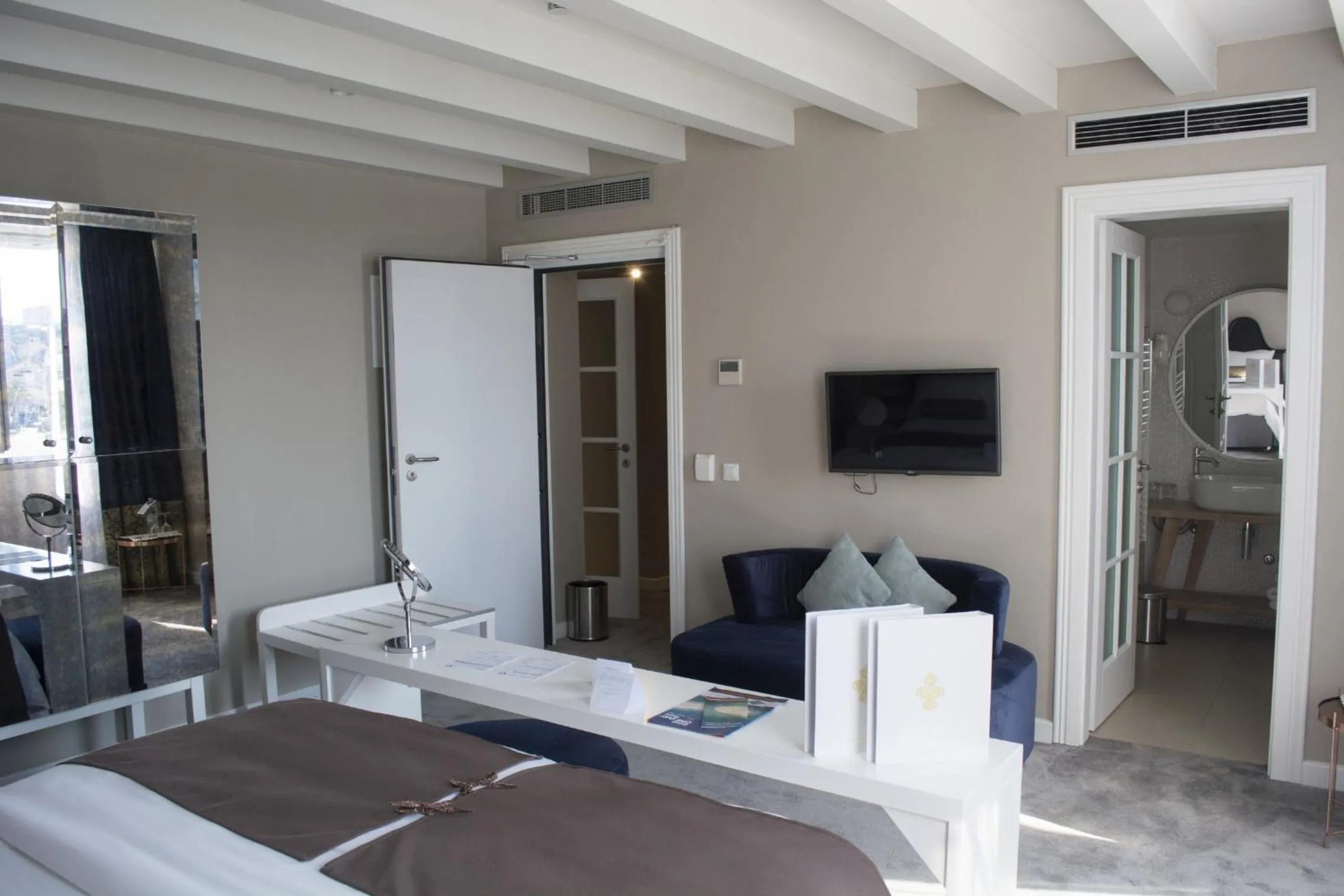 TV and multimedia, Bed in XII Century Heritage Hotel