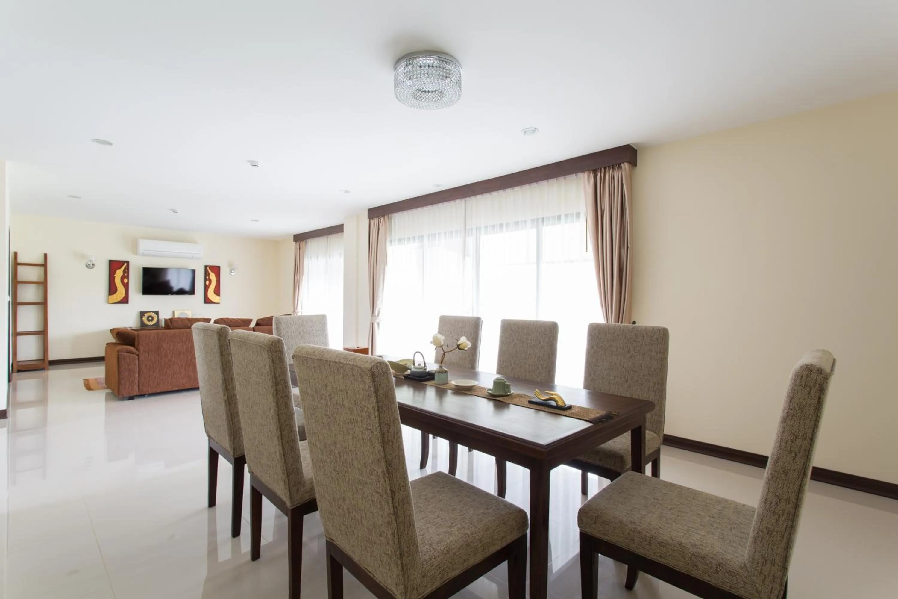 TV and multimedia in The Lai Thai Luxury Condominiums