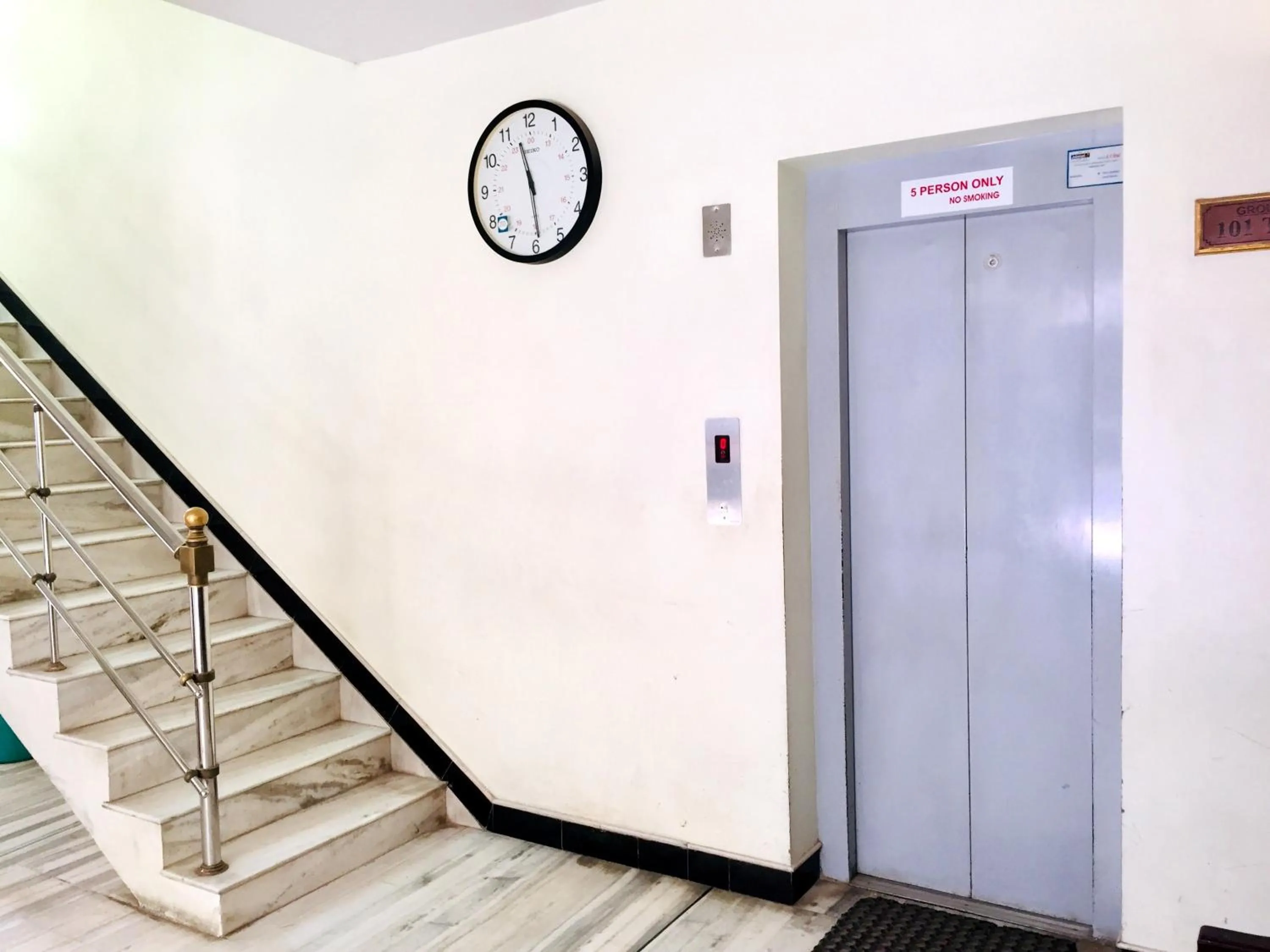 elevator in Hotel Sun Rock