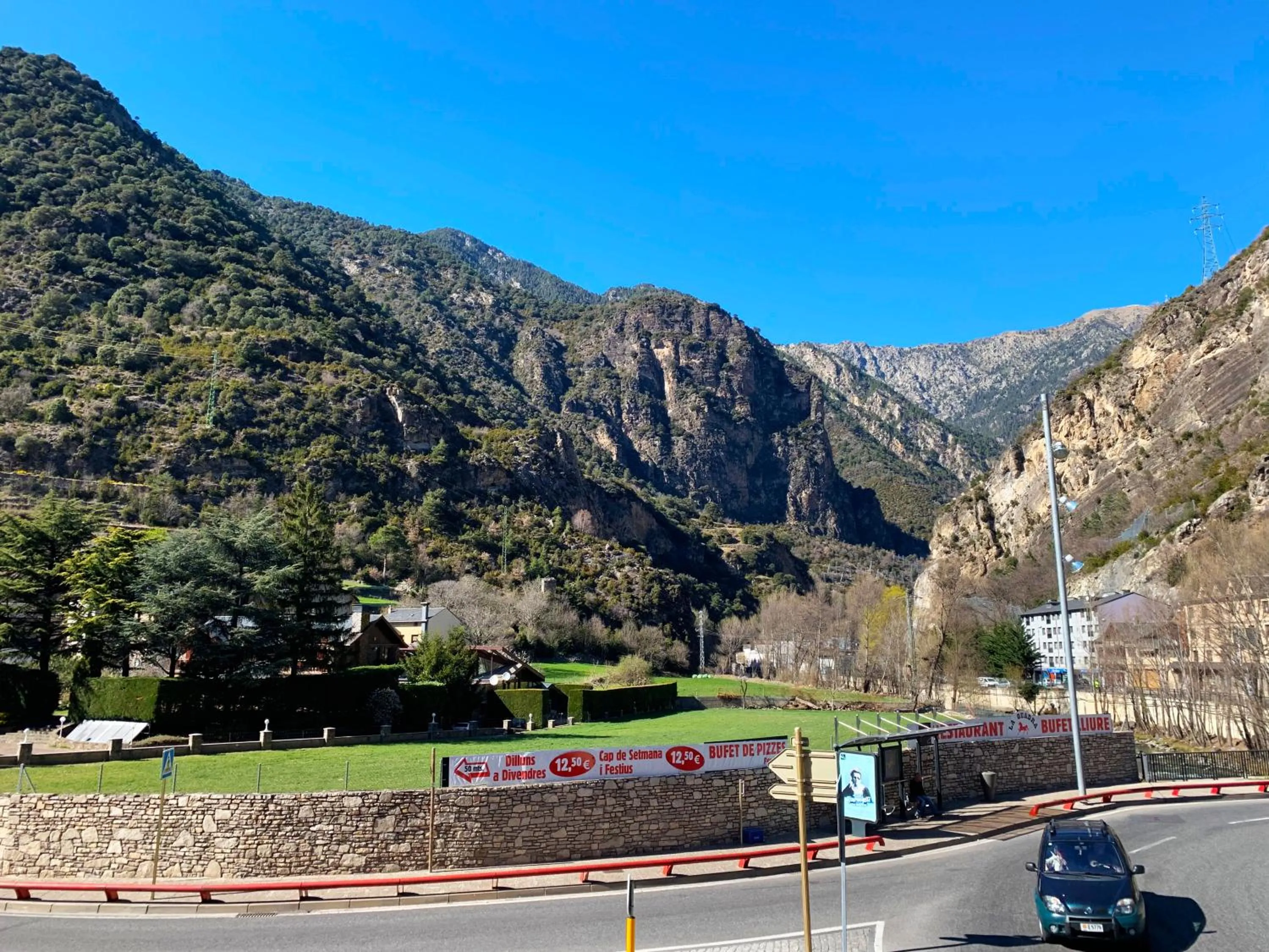 Mountain view in Hotel Barcelona