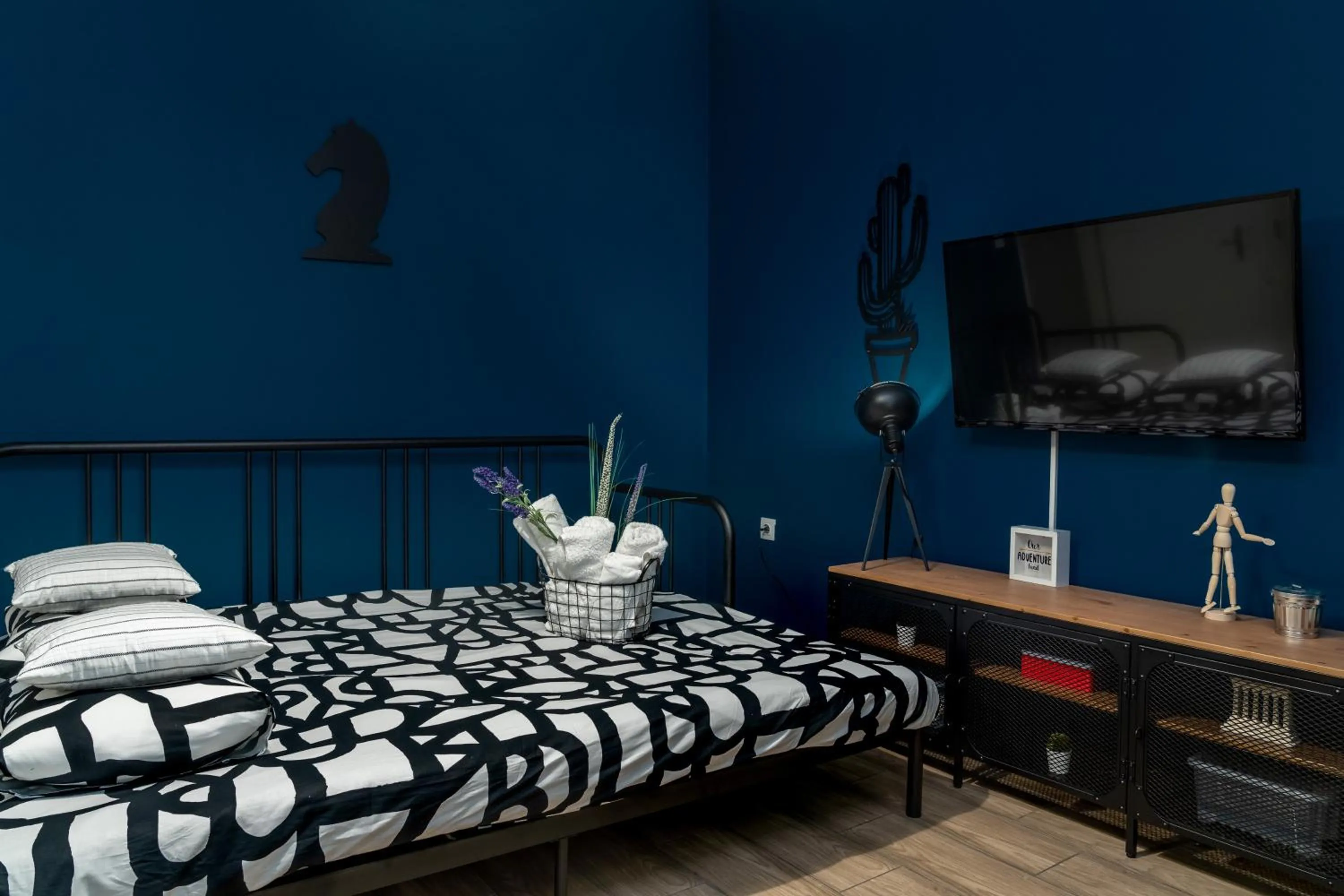 Bed in Apartment at the foothills of Acropolis