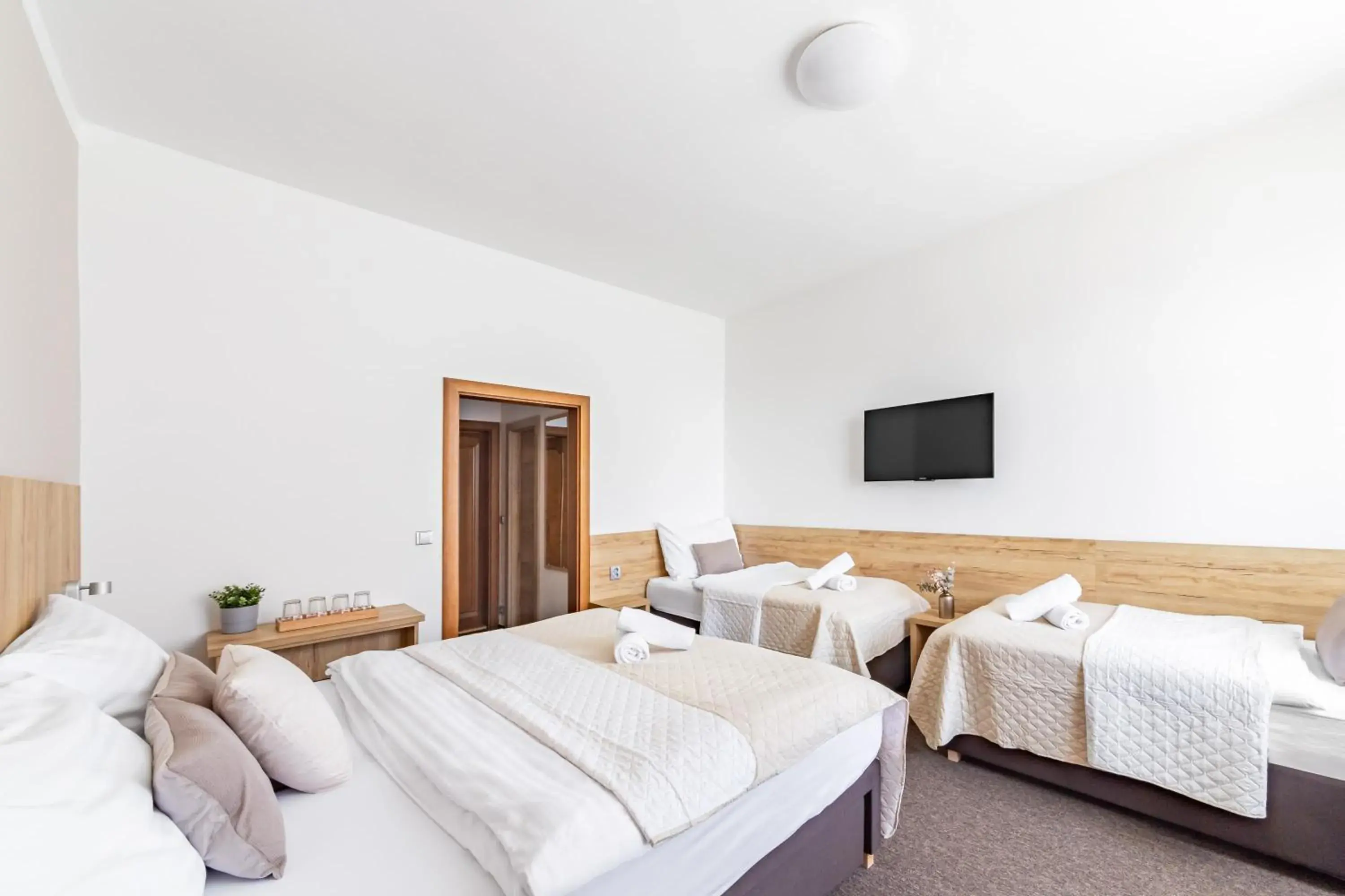 Quadruple Room with Private Bathroom - single occupancy in Hotel Sněžné Quadruple Room with Private Bathroom - single occupancy in Hotel Sněžné