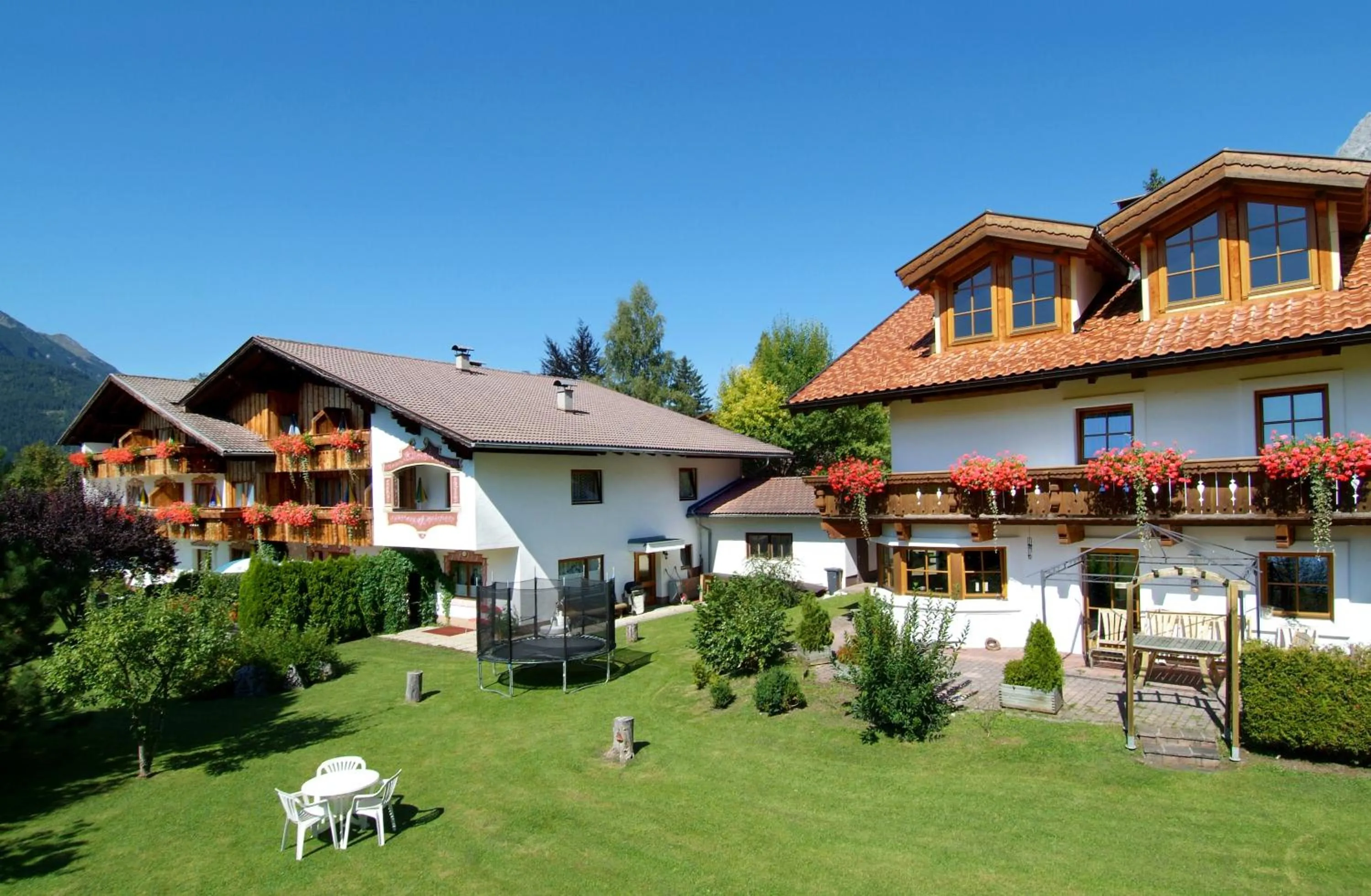 Facade/entrance in Gästehaus Haag