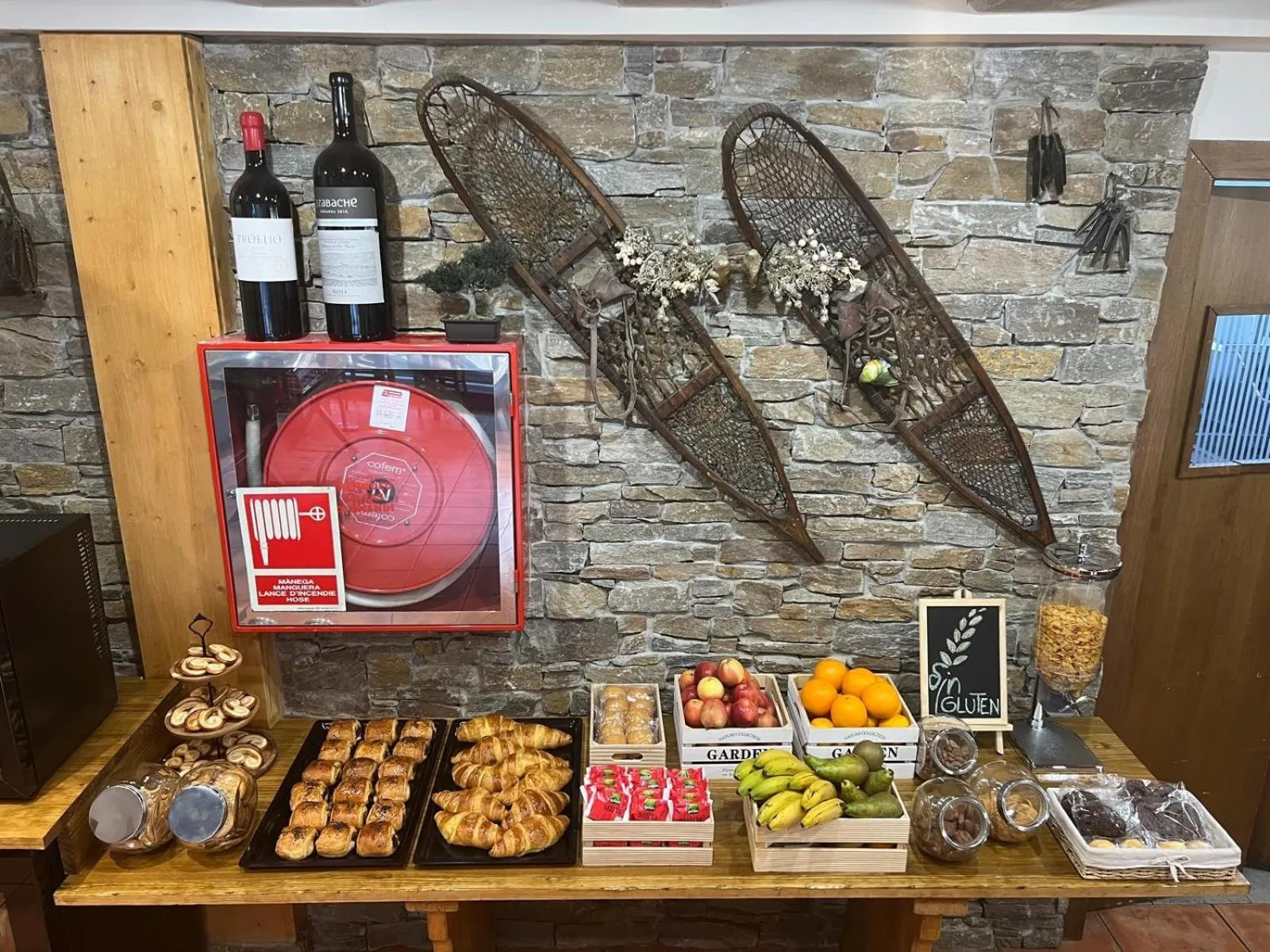 Food and drinks in Aston Hotel