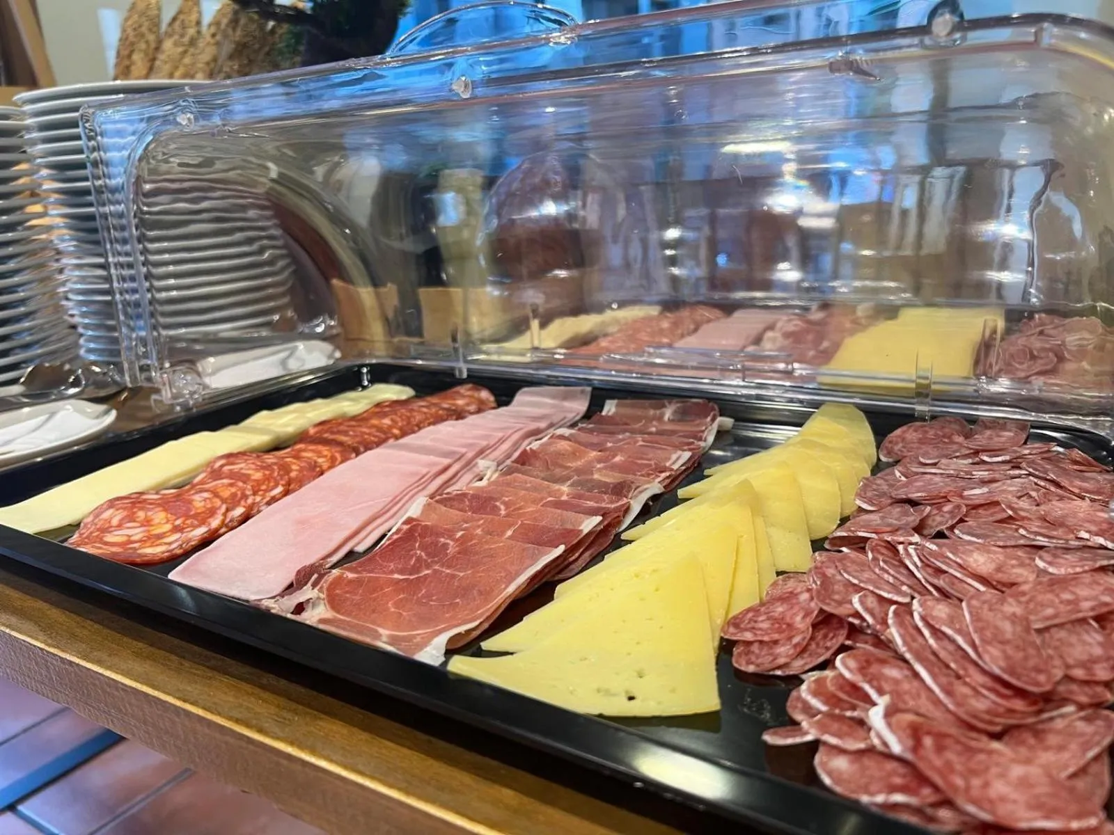 Food and drinks in Aston Hotel