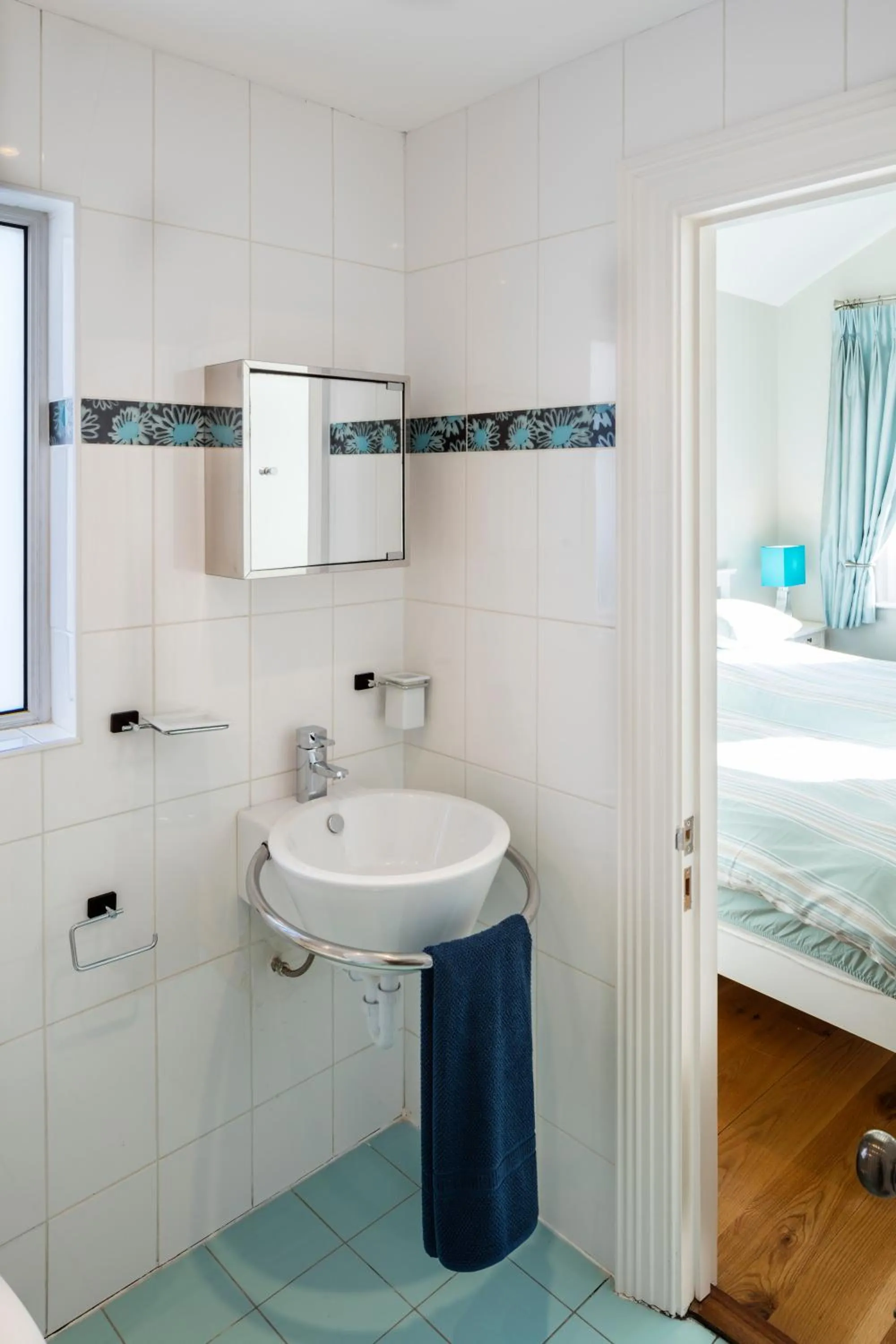 Property building, Bed in Rugby Lodge