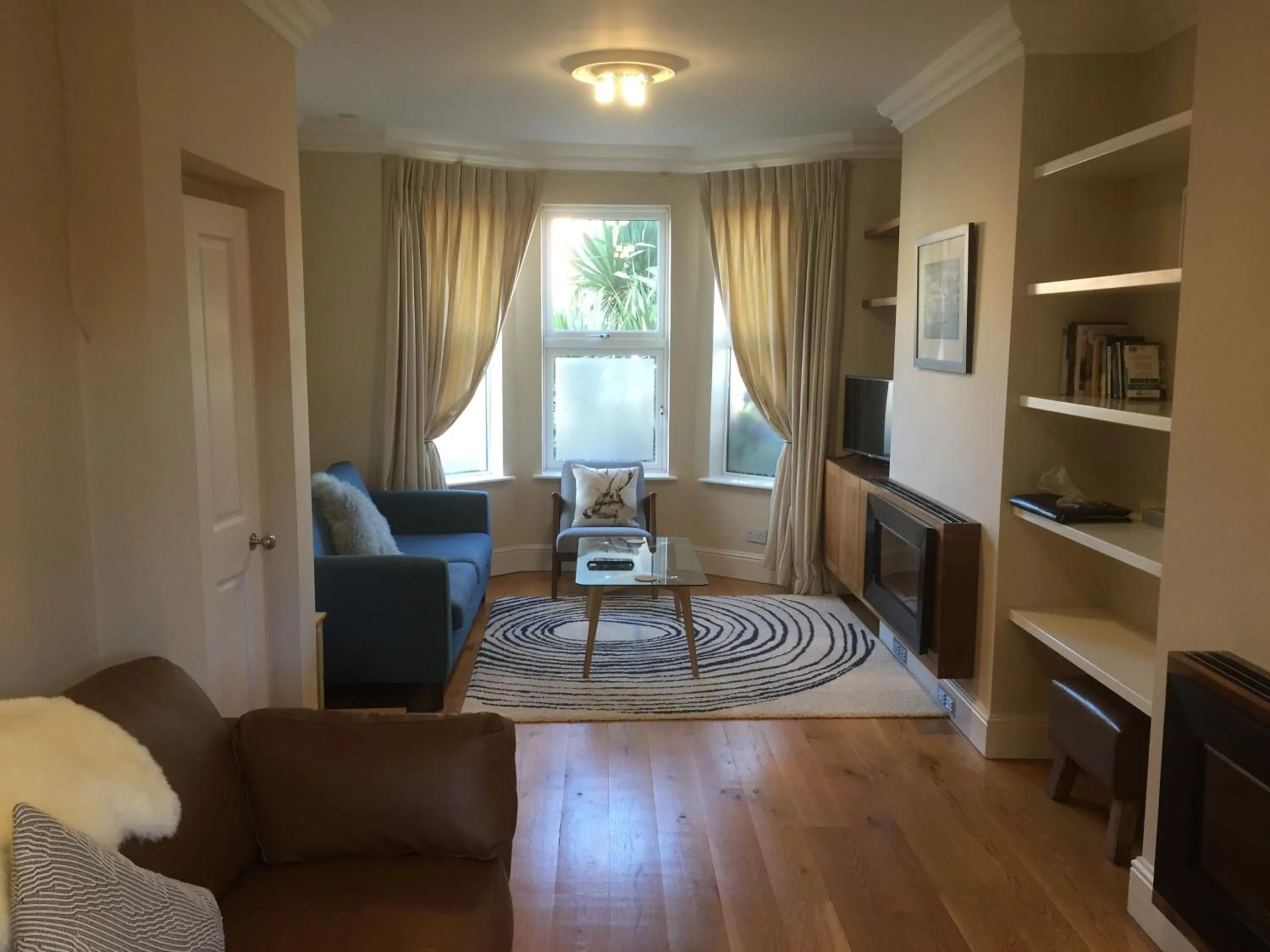 Living room in Rugby Lodge