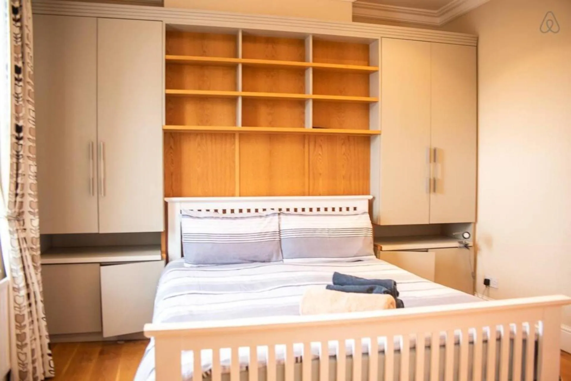 Bedroom, Bed in Rugby Lodge