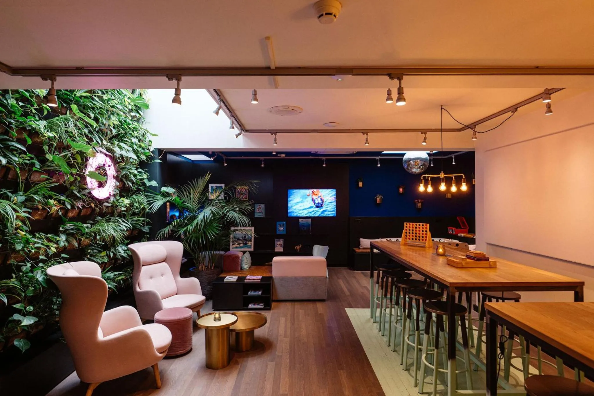 Communal lounge/ TV room in The Dutch Maastricht