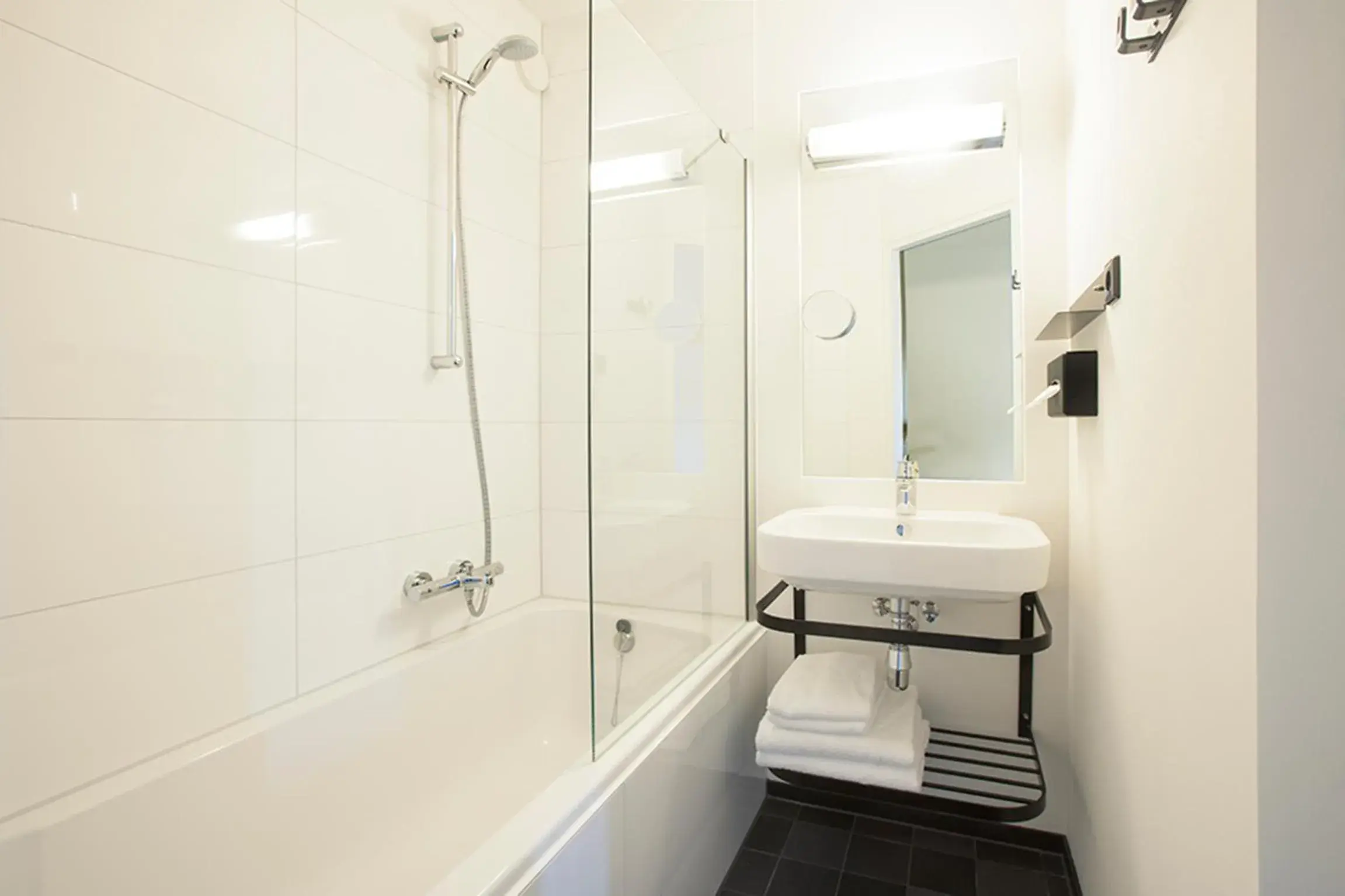 Medium Room - Double or Twin bed in Hotel The Dutch Maastricht Medium Room - Double or Twin bed in Hotel The Dutch Maastricht