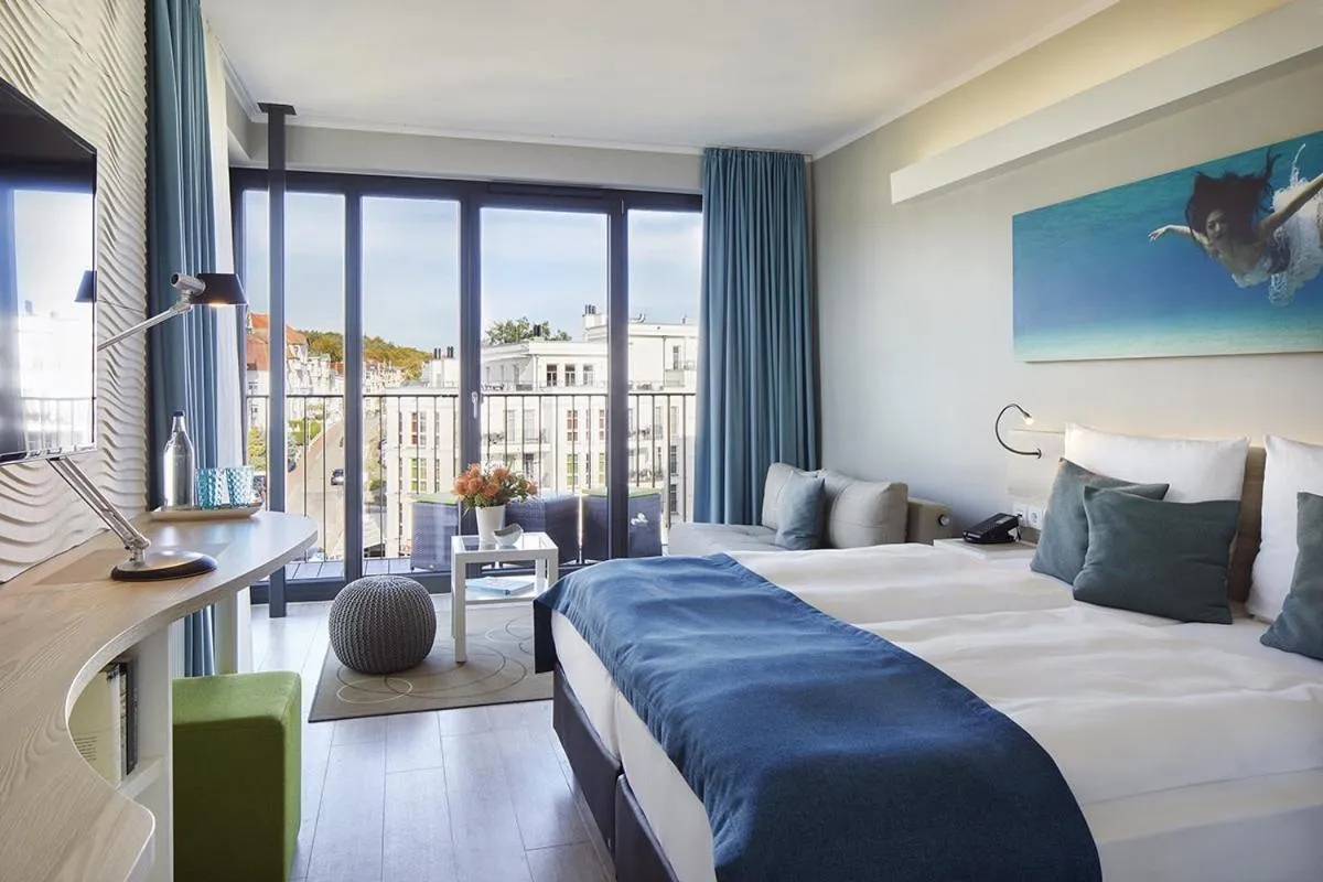 Photo of the whole room, Bed in SEETELHOTEL Kaiserstrand Beachhotel das Lifestyle-Hotel direkt am Strand