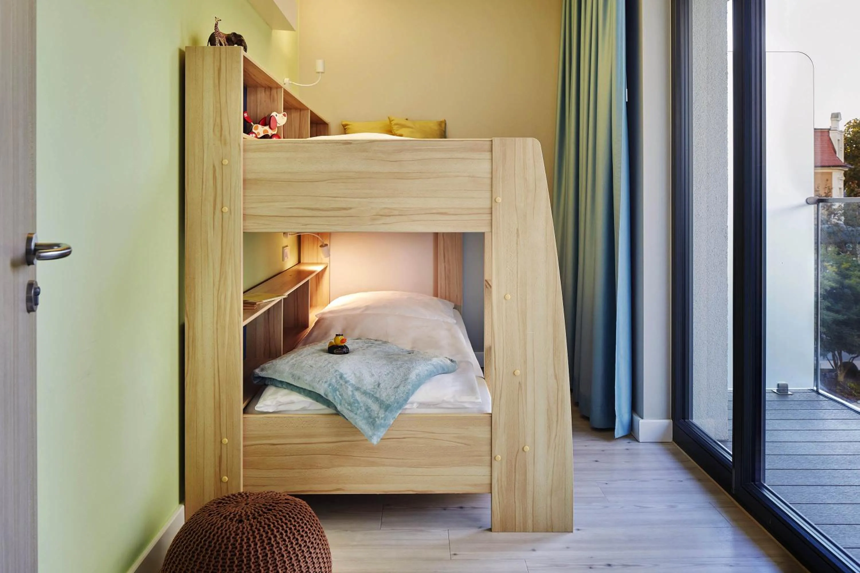 Photo of the whole room, Bed in SEETELHOTEL Kaiserstrand Beachhotel das Lifestyle-Hotel direkt am Strand