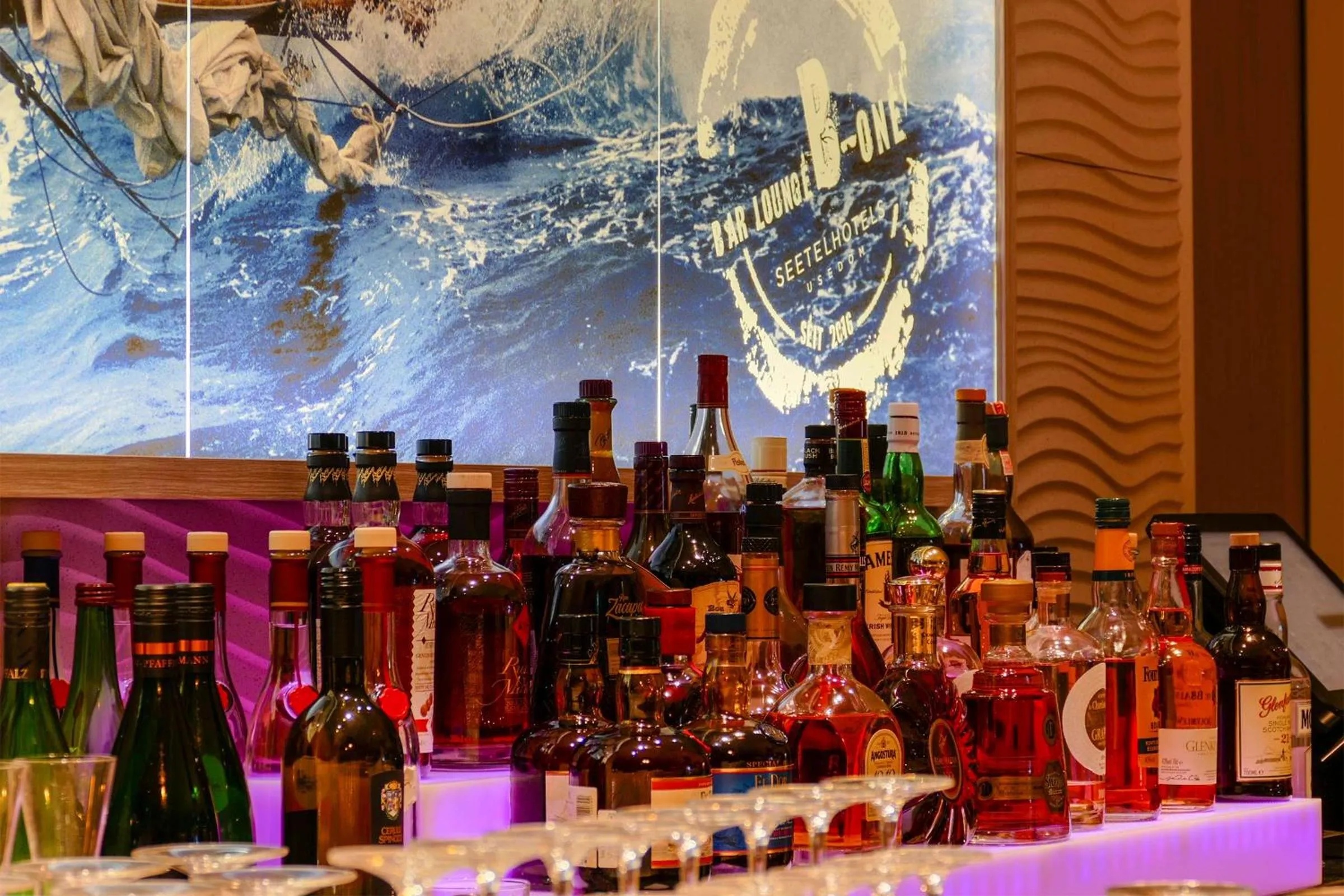 Lounge or bar in SEETELHOTEL Kaiserstrand Beachhotel das Lifestyle-Hotel direkt am Strand