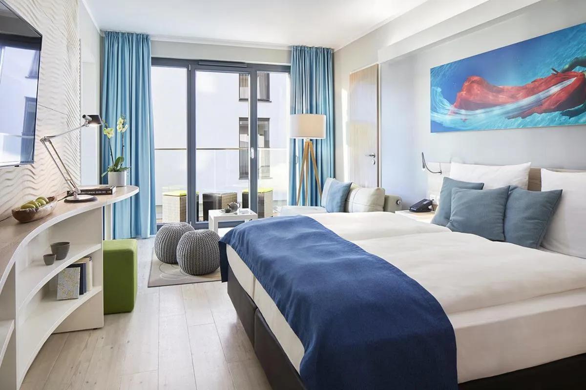 Photo of the whole room, Bed in SEETELHOTEL Kaiserstrand Beachhotel das Lifestyle-Hotel direkt am Strand