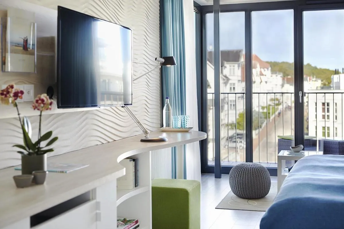 Photo of the whole room, Bed in SEETELHOTEL Kaiserstrand Beachhotel das Lifestyle-Hotel direkt am Strand
