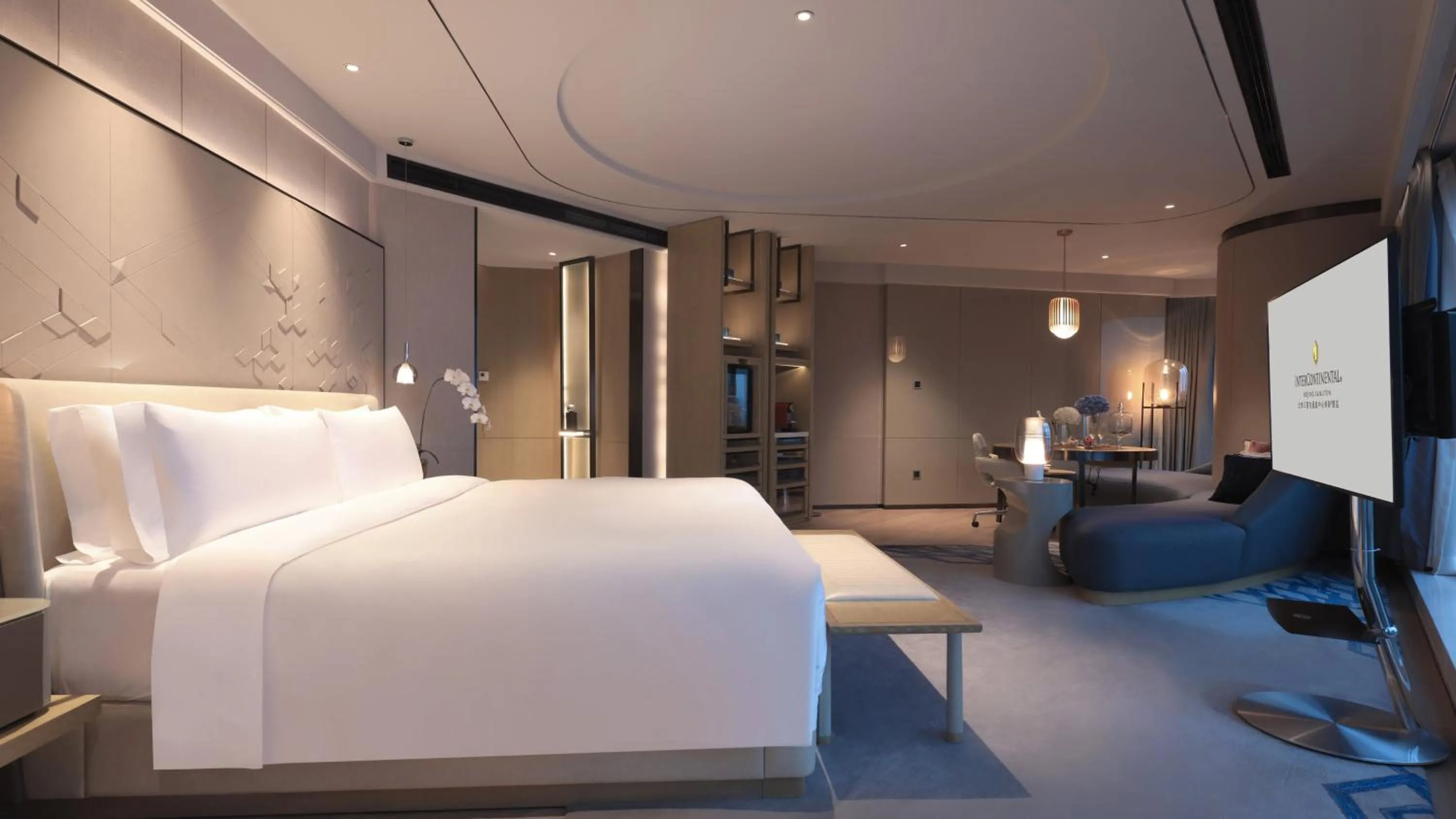 Photo of the whole room, Bed in InterContinental Beijing Sanlitun by IHG