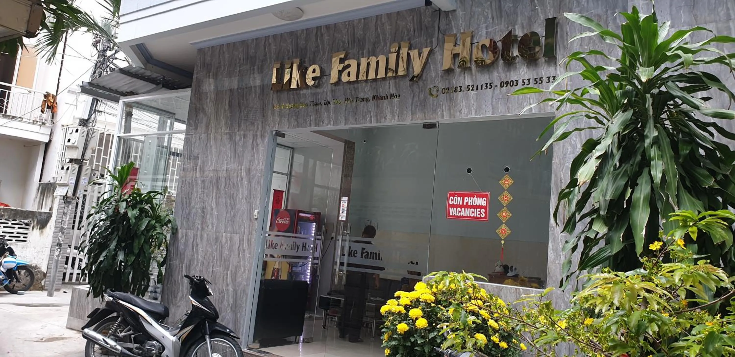 Facade/entrance in Like Family Hotel