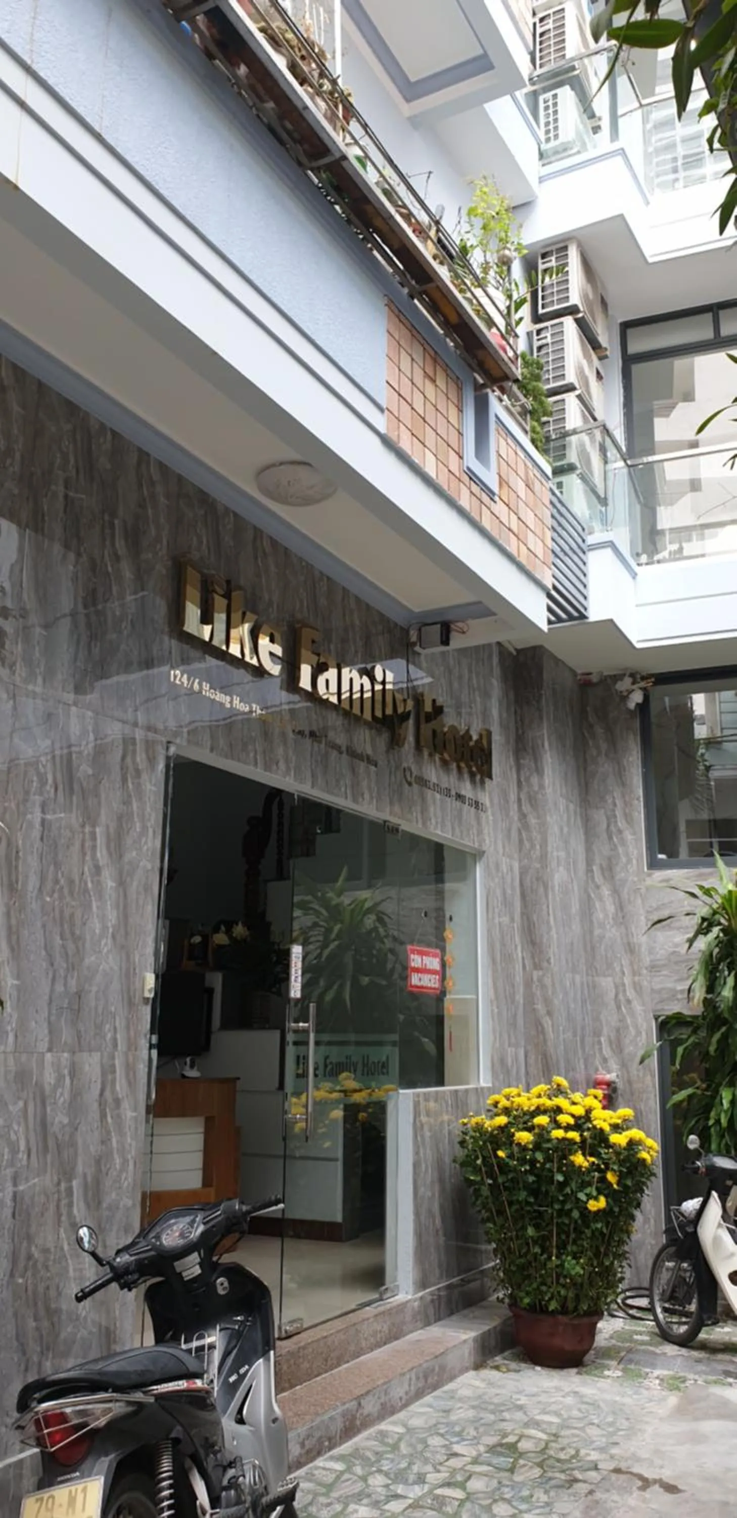 Facade/entrance in Like Family Hotel