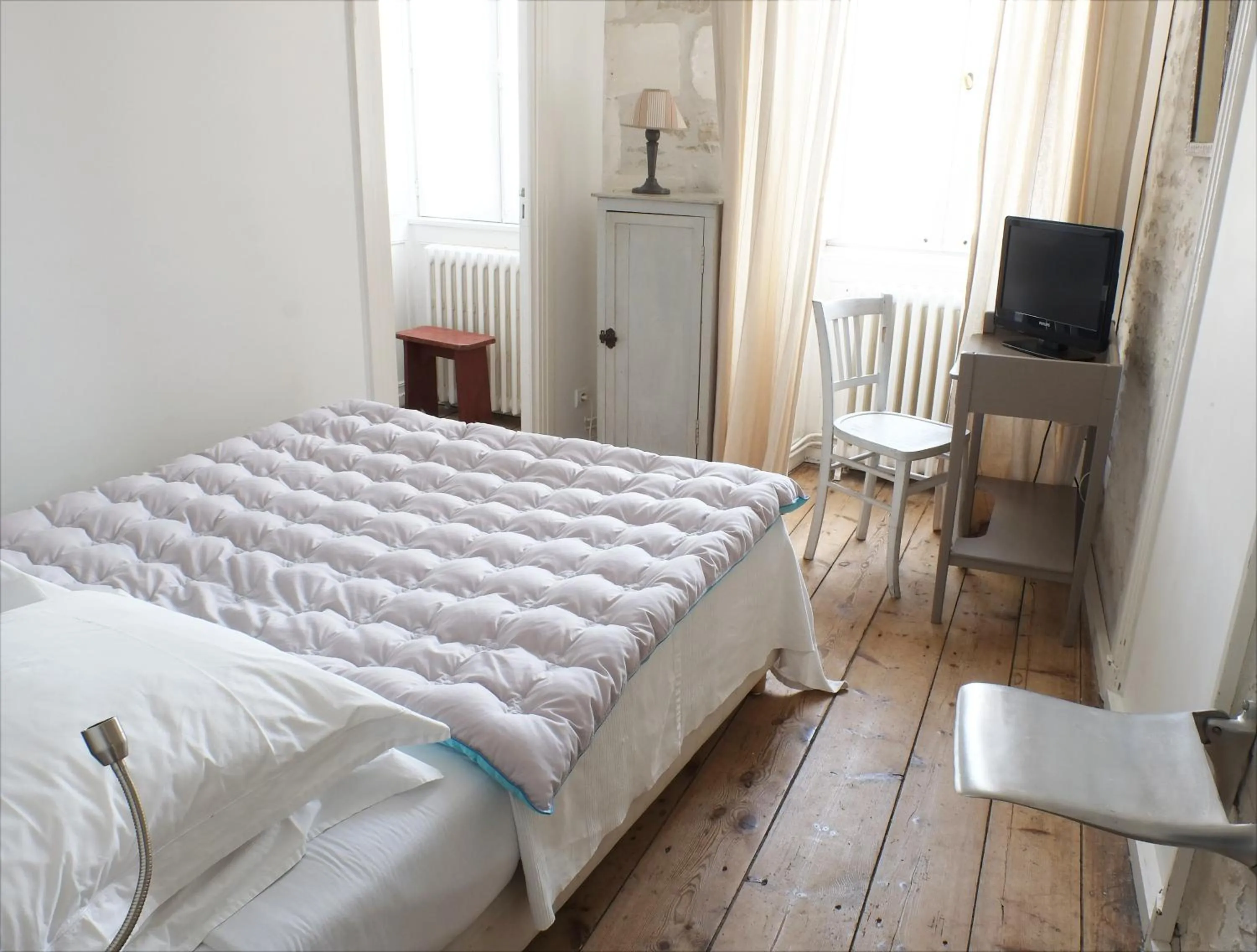 Bed in Hôtel Le Sénéchal