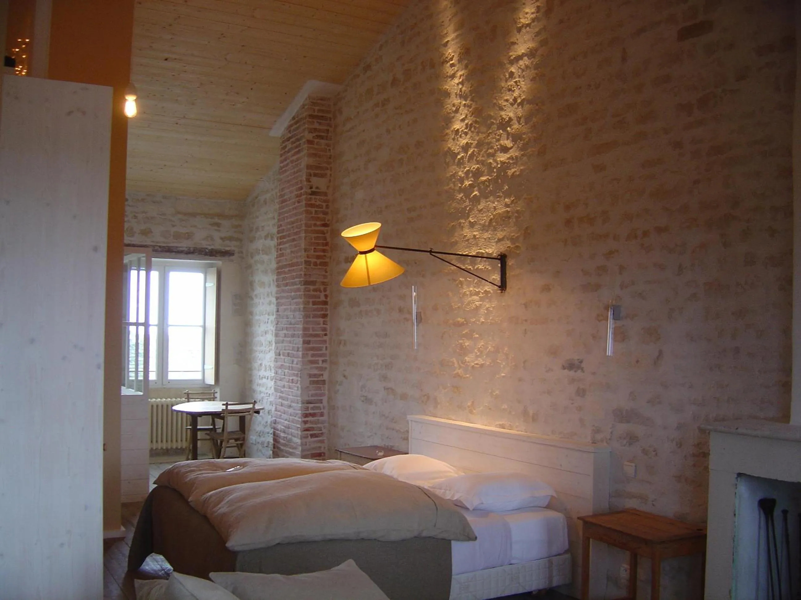 Bed in Hôtel Le Sénéchal