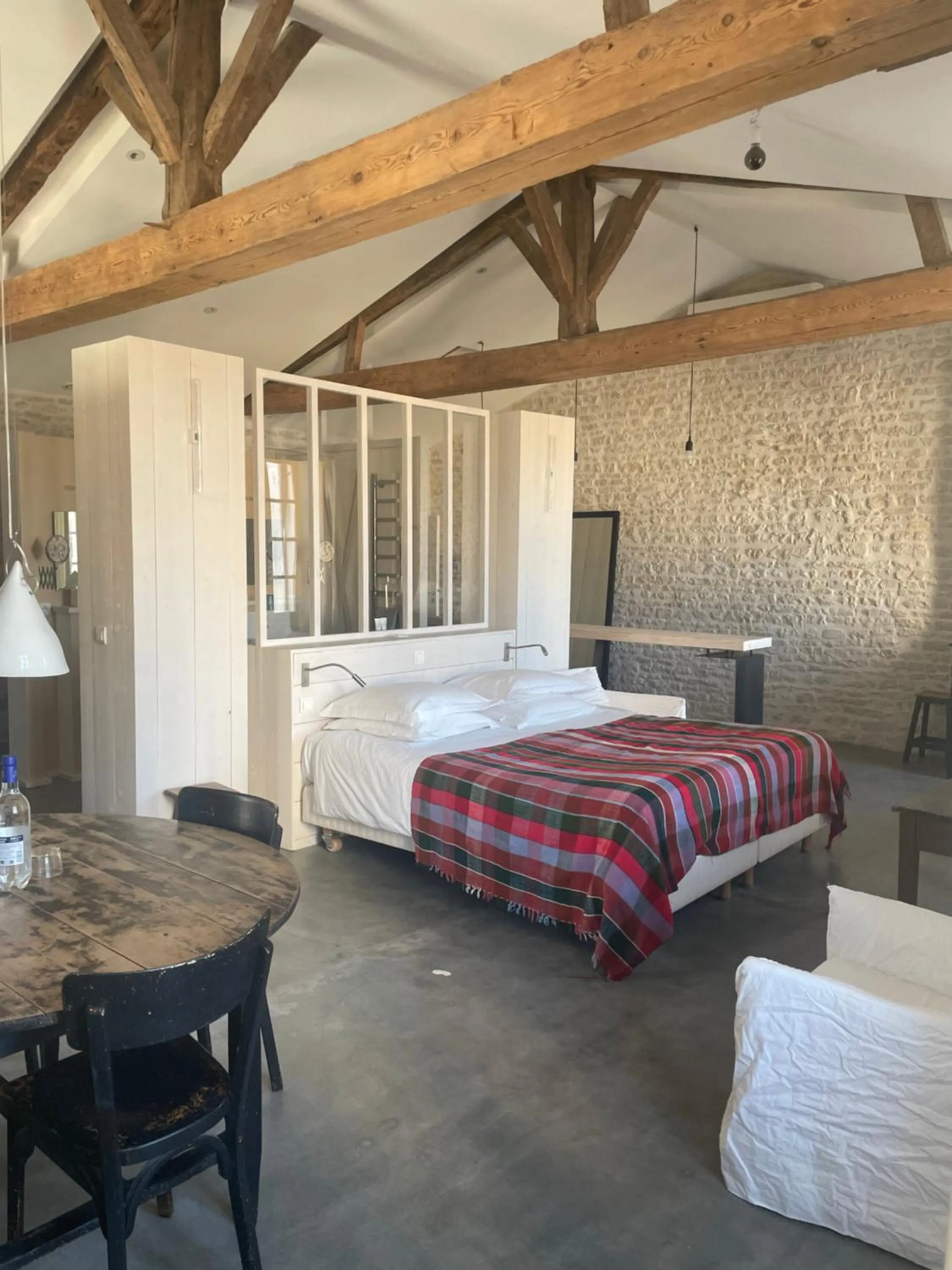 Bed in Hôtel Le Sénéchal