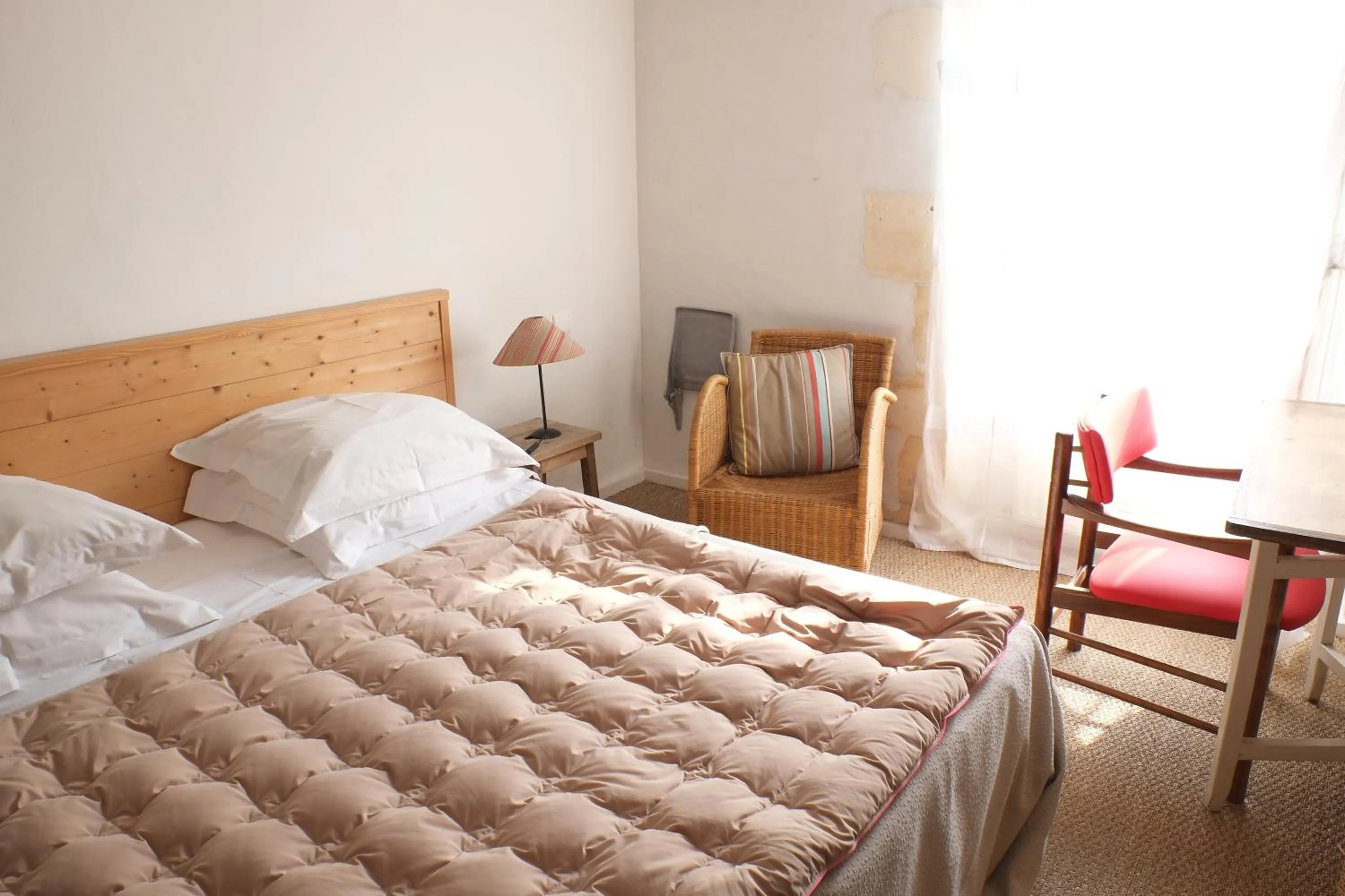 Bed in Hôtel Le Sénéchal
