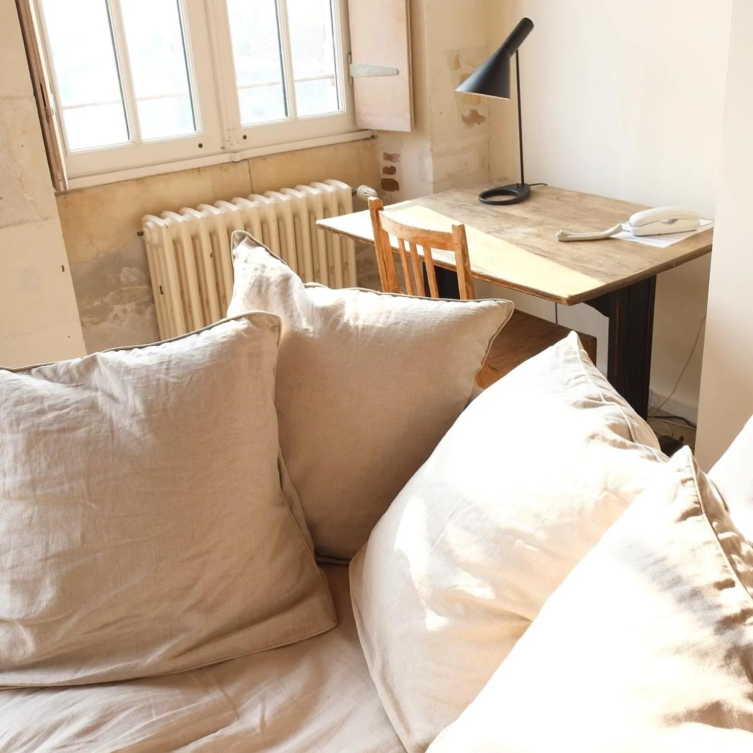 Bed in Hôtel Le Sénéchal