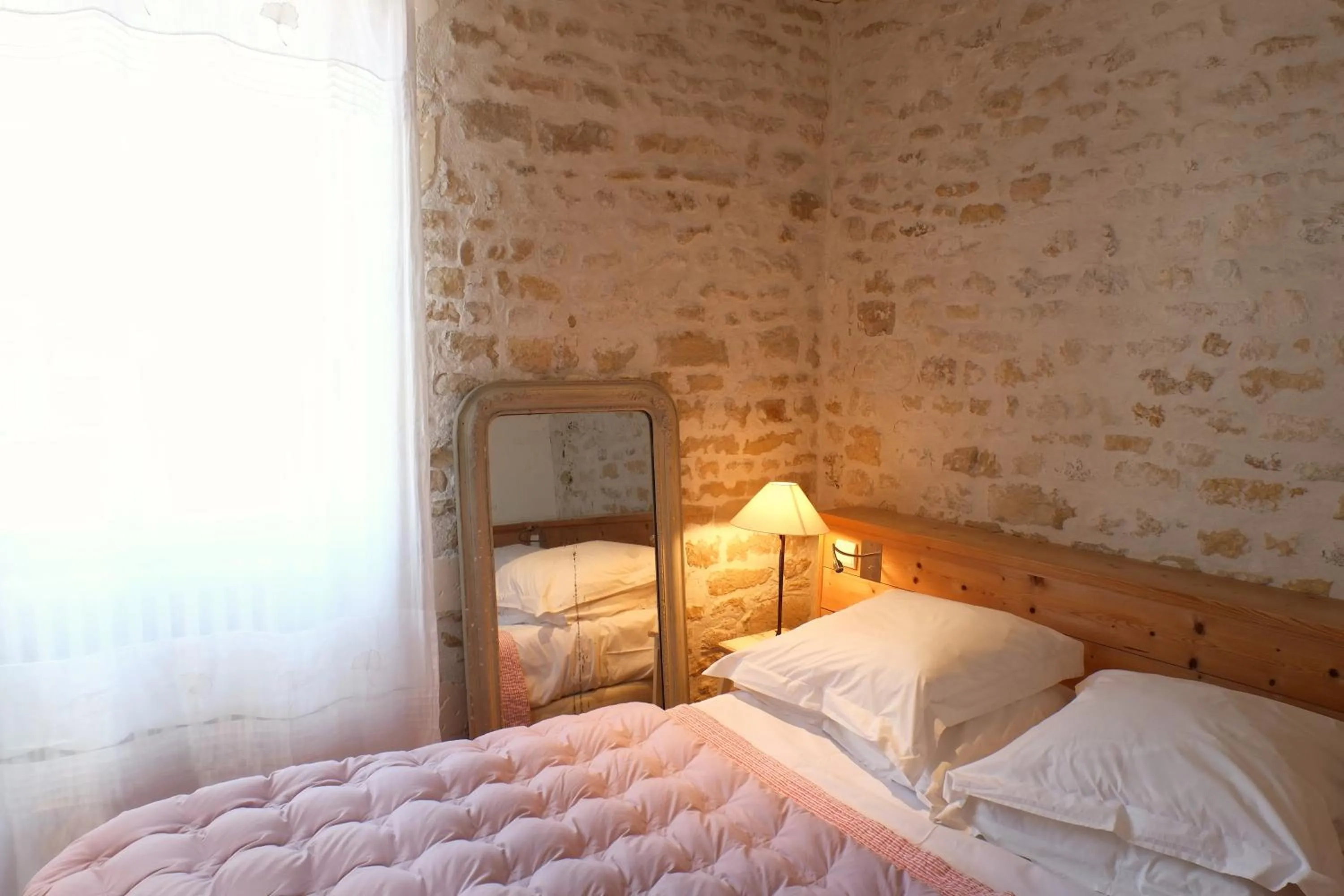 Bed in Hôtel Le Sénéchal