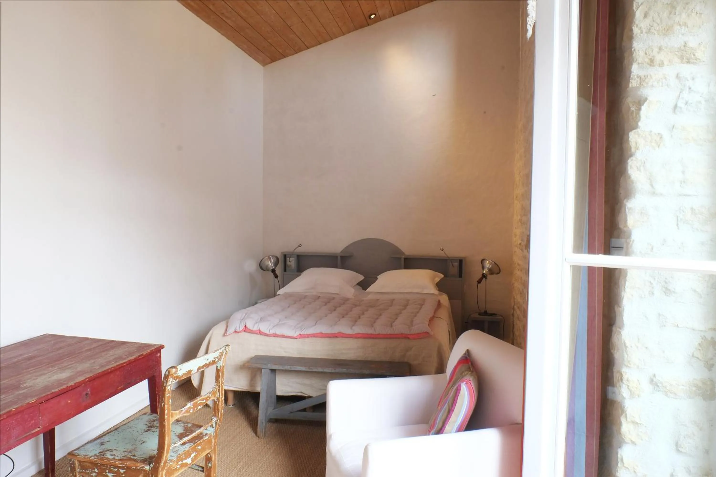 Bed in Hôtel Le Sénéchal