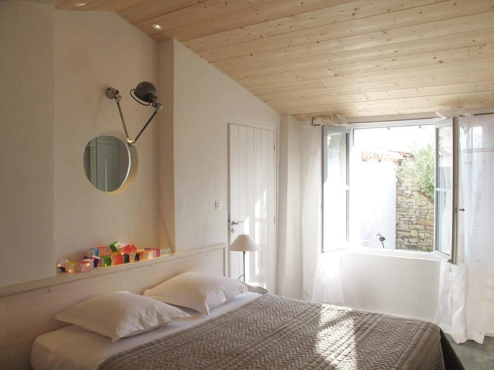 Bed in Hôtel Le Sénéchal