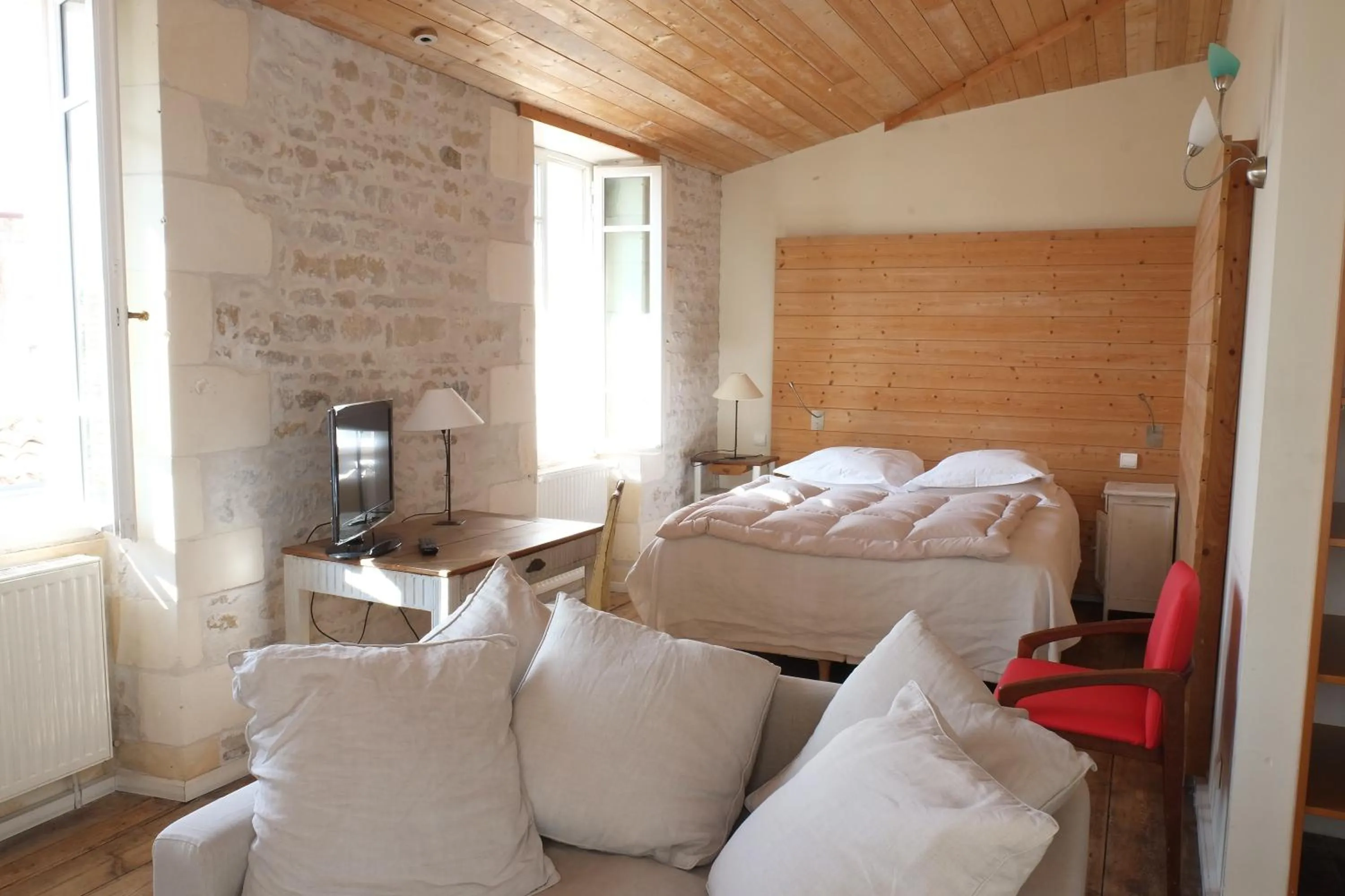 Bed in Hôtel Le Sénéchal