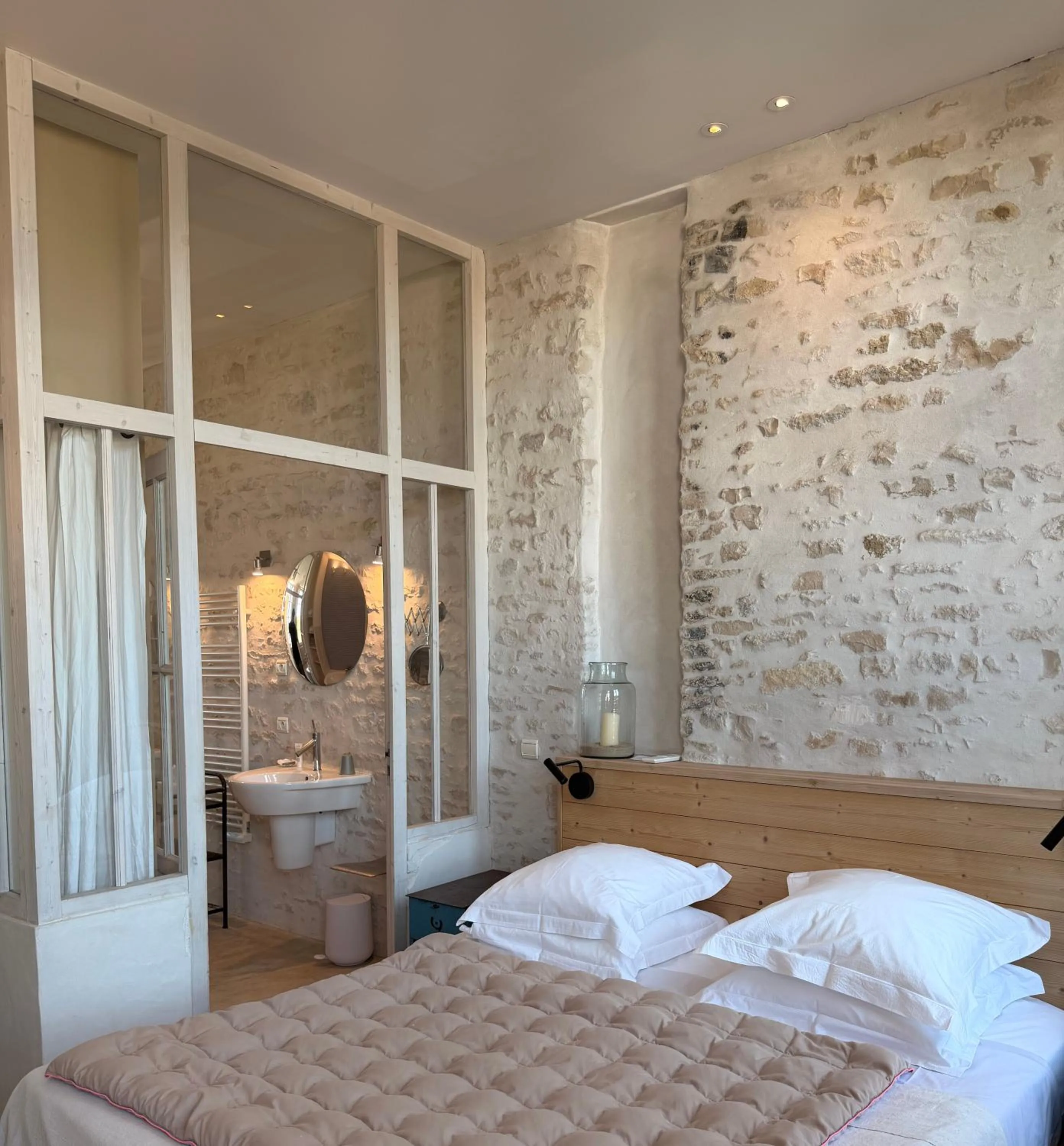 Bed in Hôtel Le Sénéchal