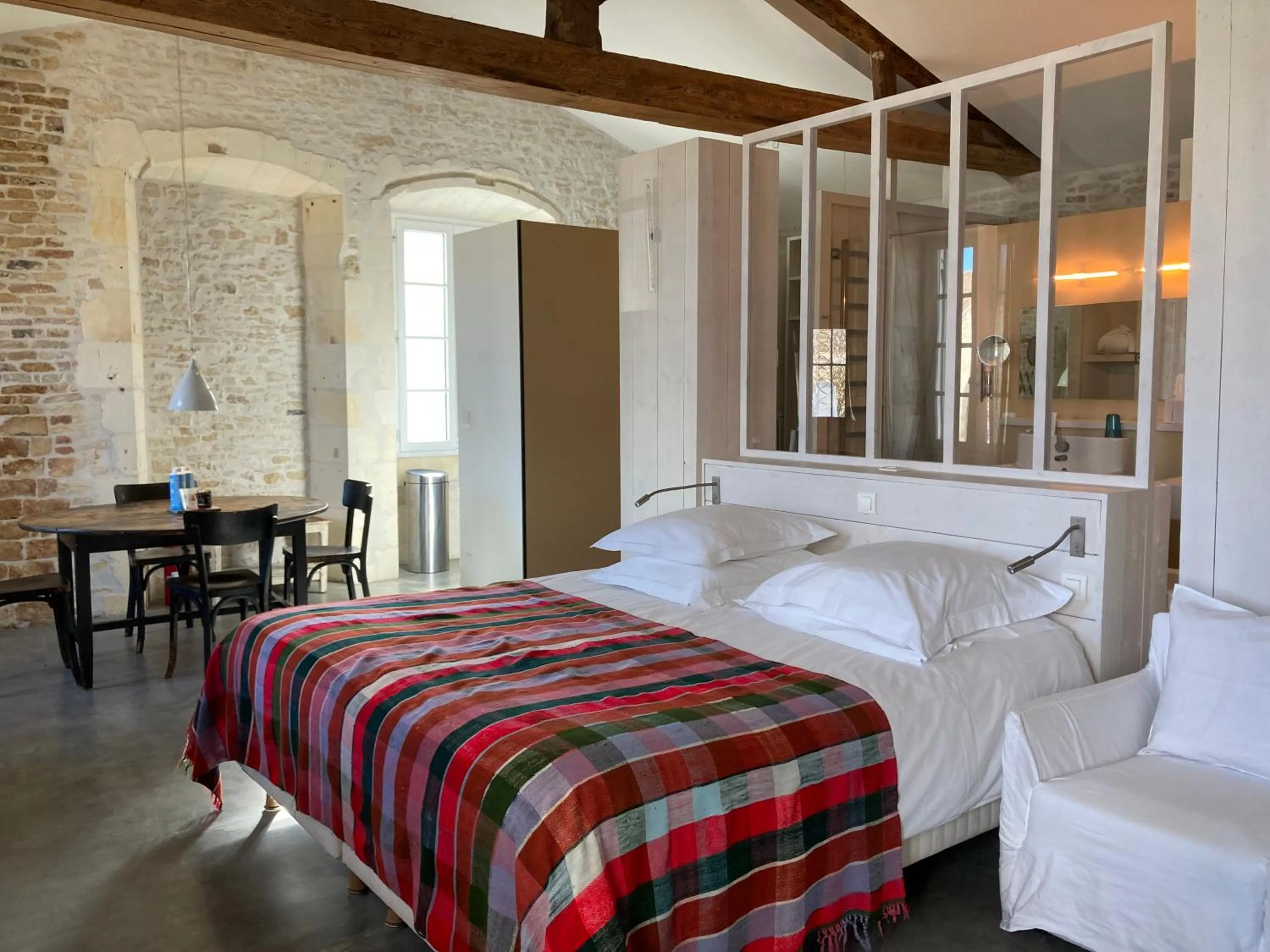 Bed in Hôtel Le Sénéchal