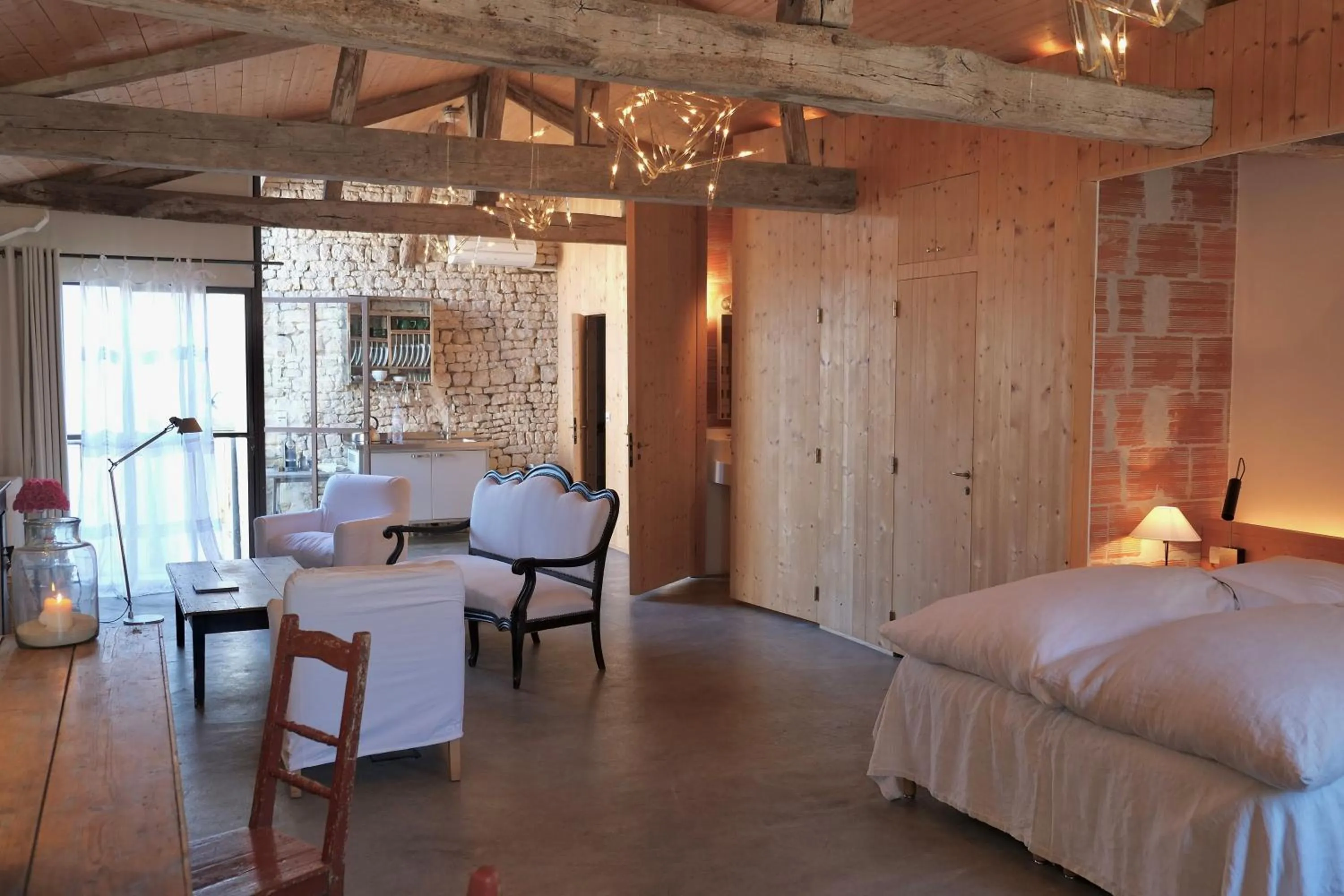 Bed in Hôtel Le Sénéchal