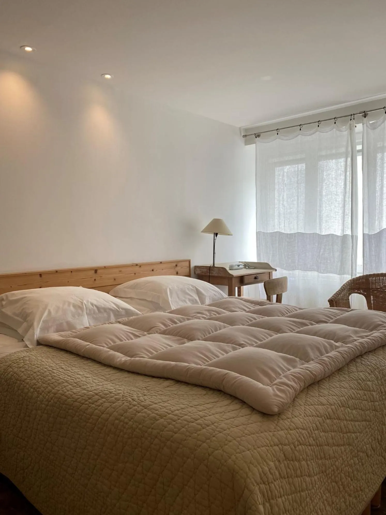 Bed in Hôtel Le Sénéchal