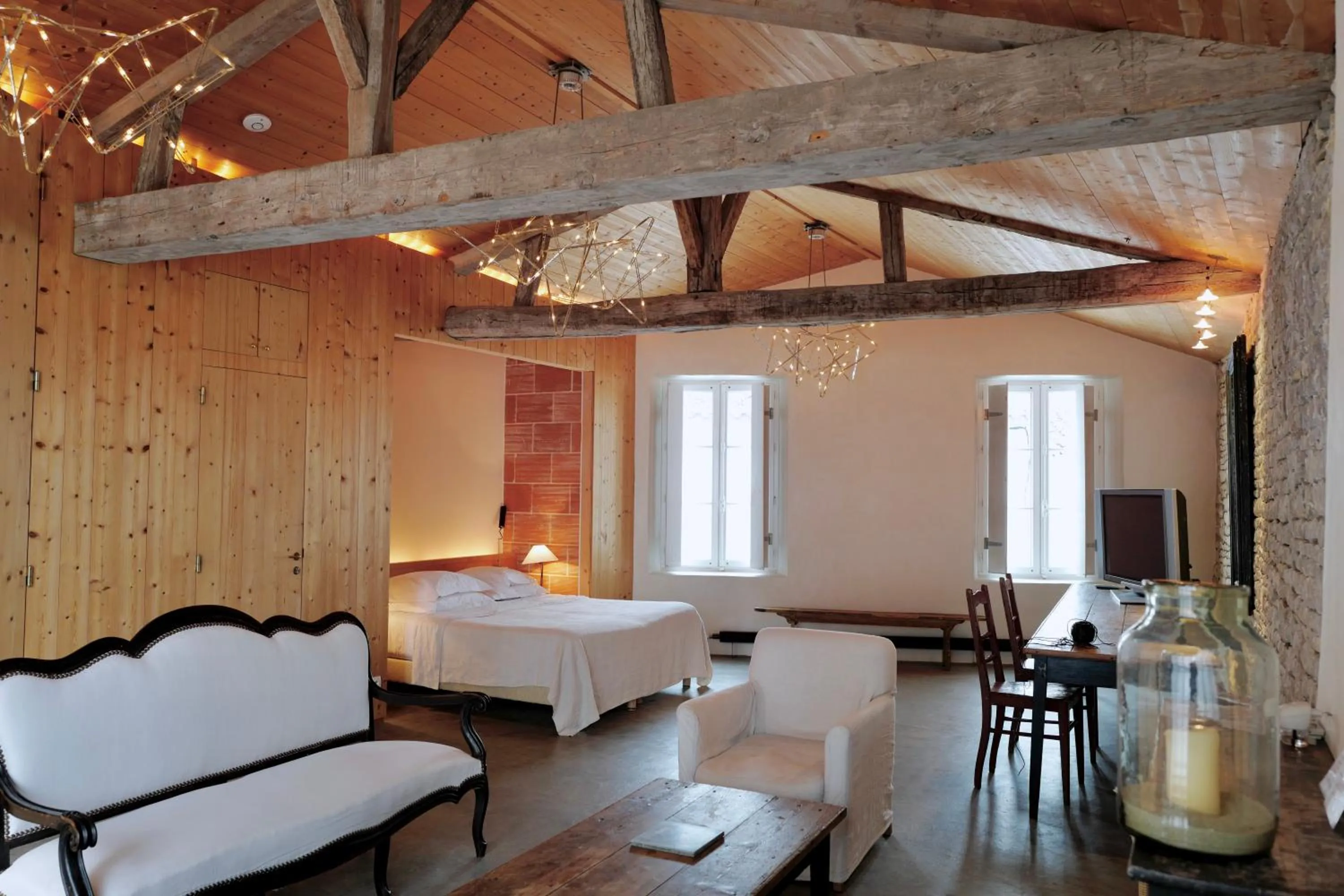 Bed in Hôtel Le Sénéchal