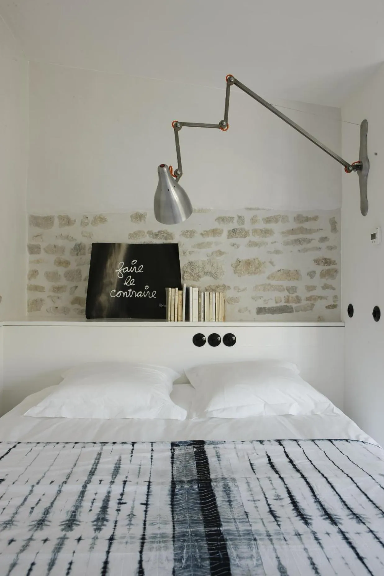 Bed in Hôtel Le Sénéchal