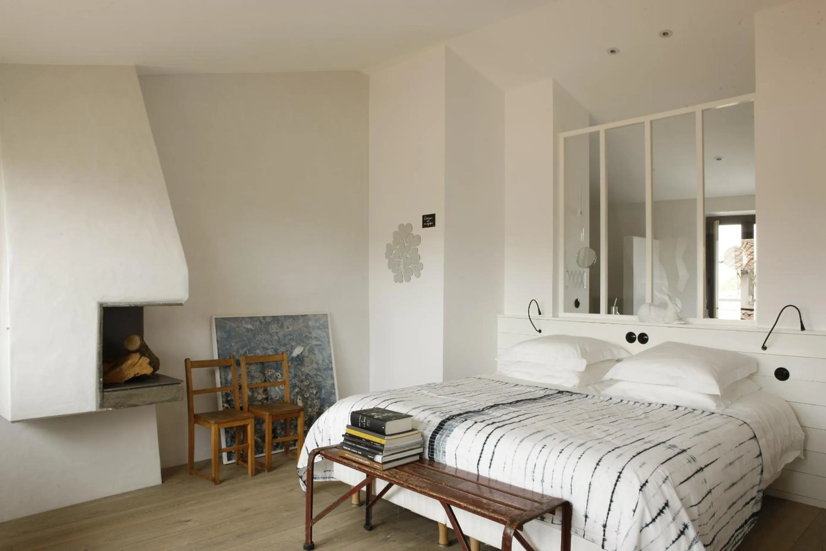 Bed in Hôtel Le Sénéchal