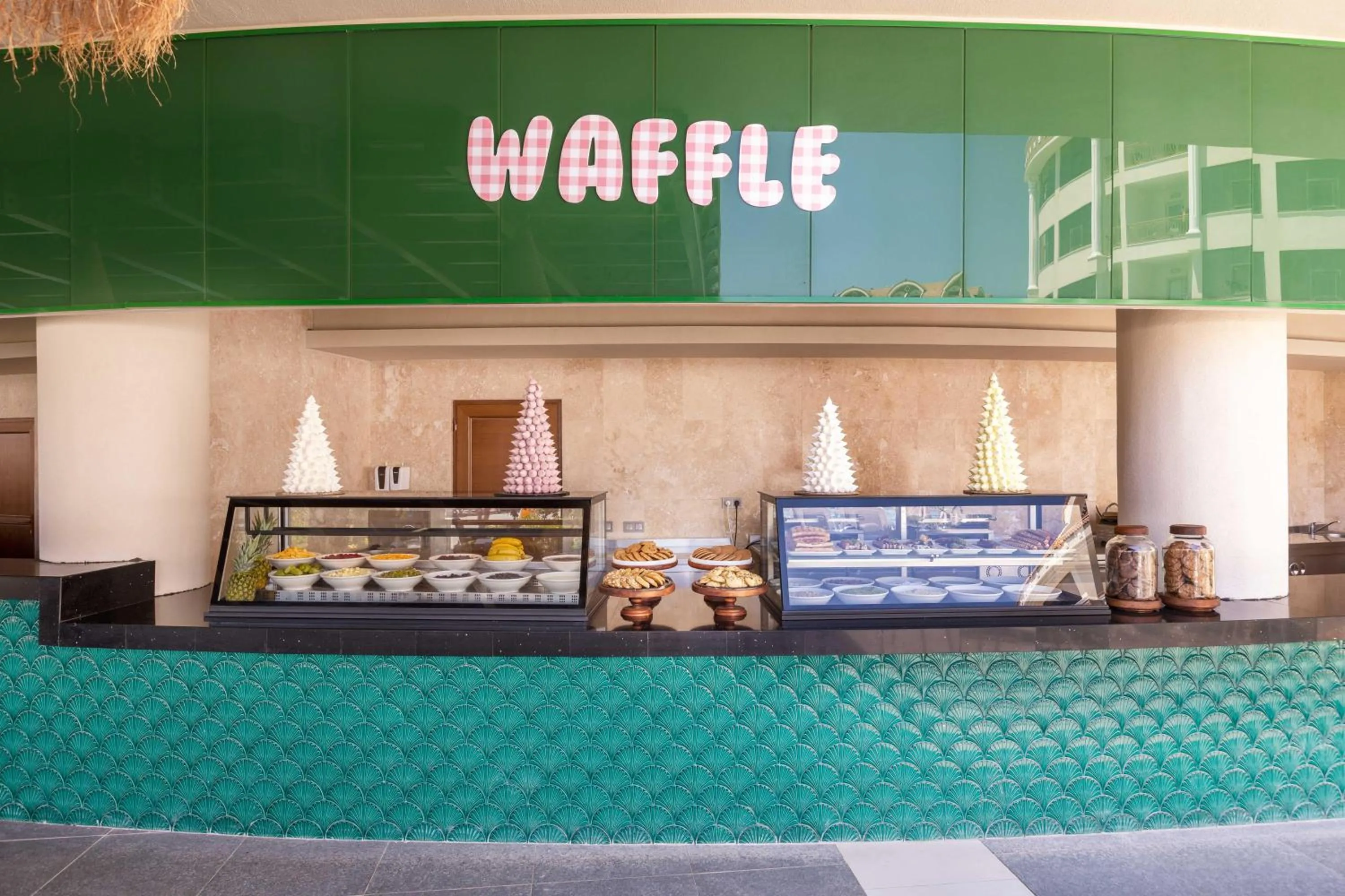 Restaurant/places to eat in Kirman Belazur Resort & Spa