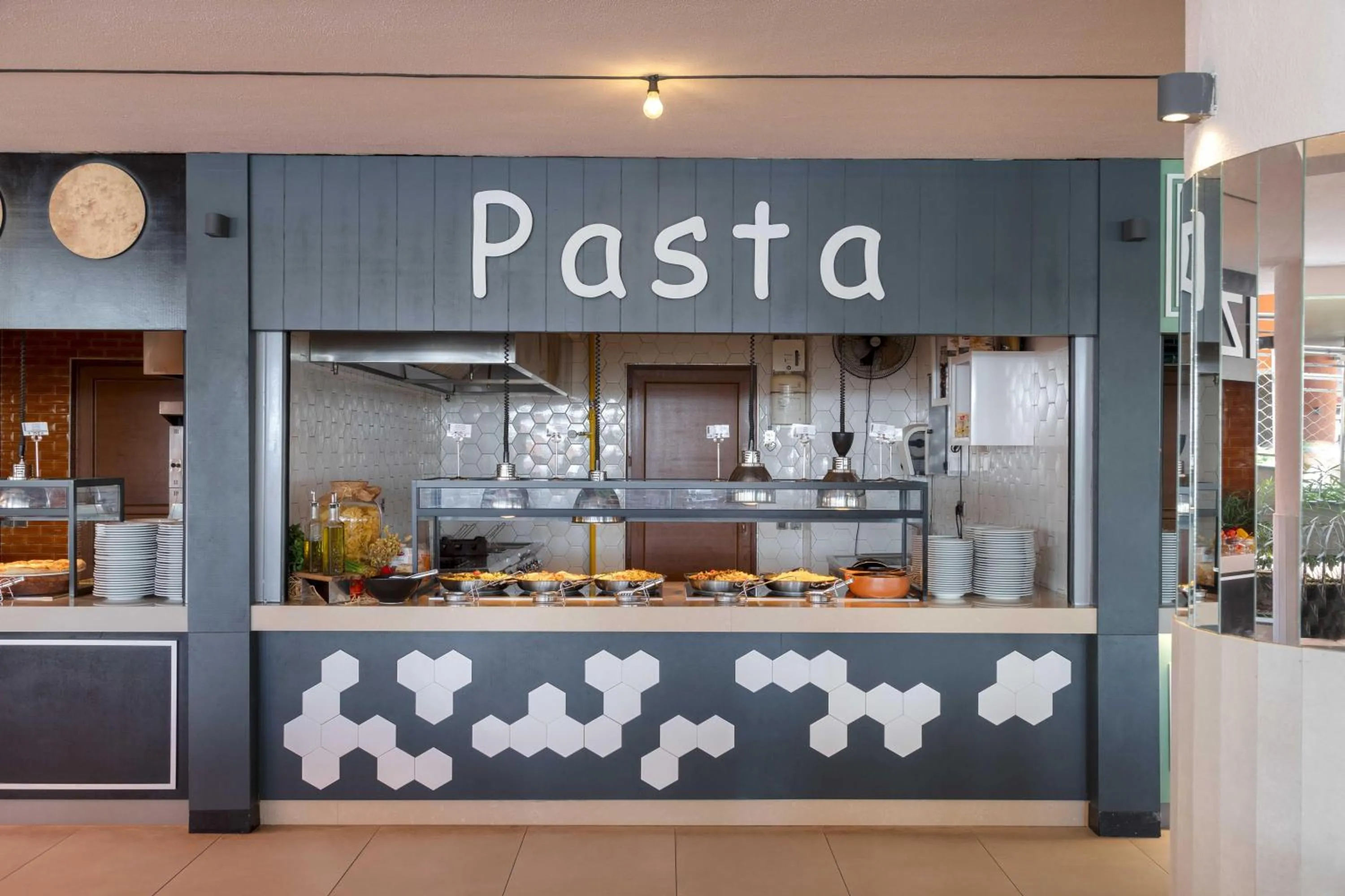 Restaurant/places to eat in Kirman Belazur Resort & Spa