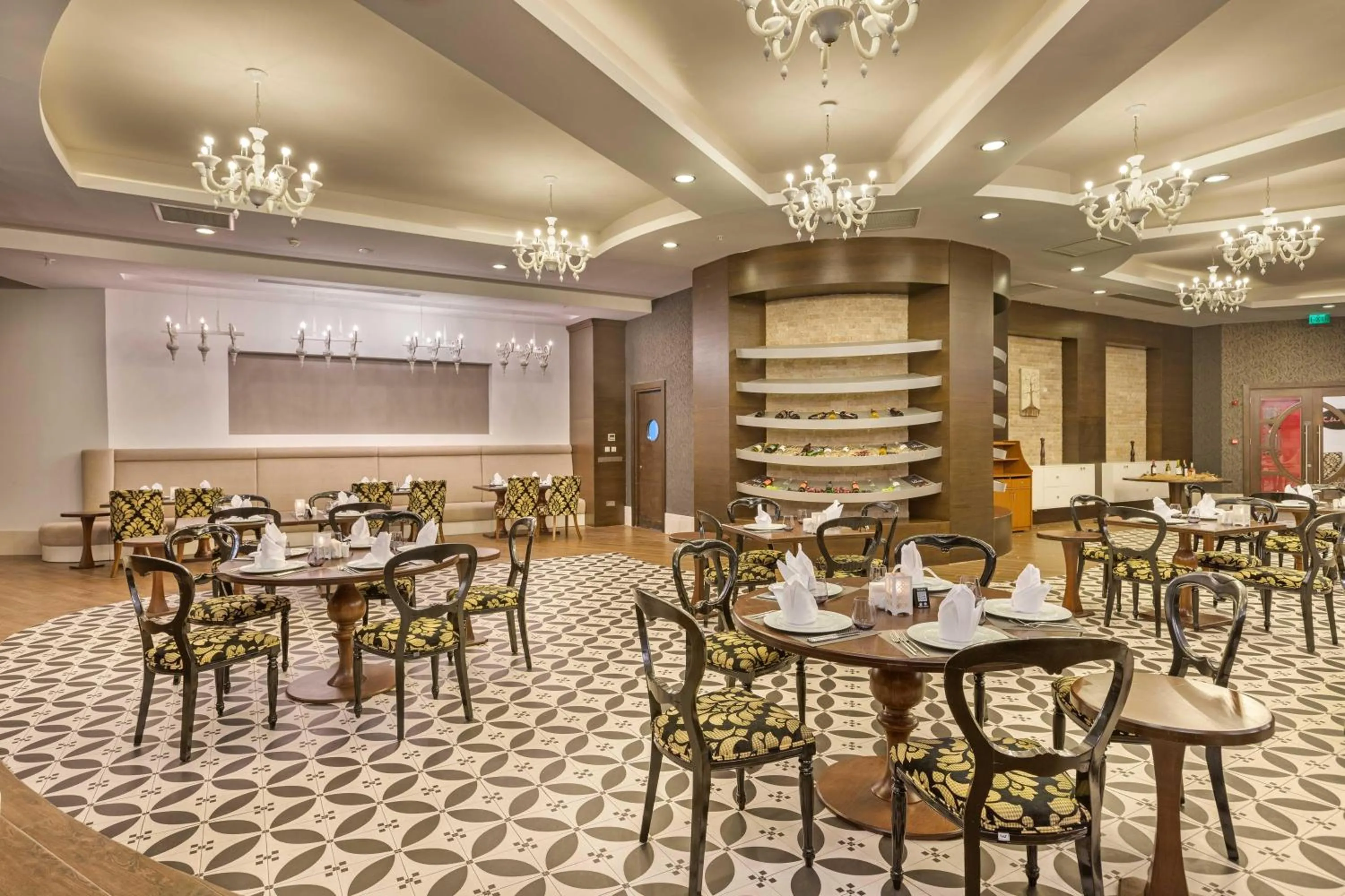 Restaurant/places to eat in Kirman Belazur Resort & Spa