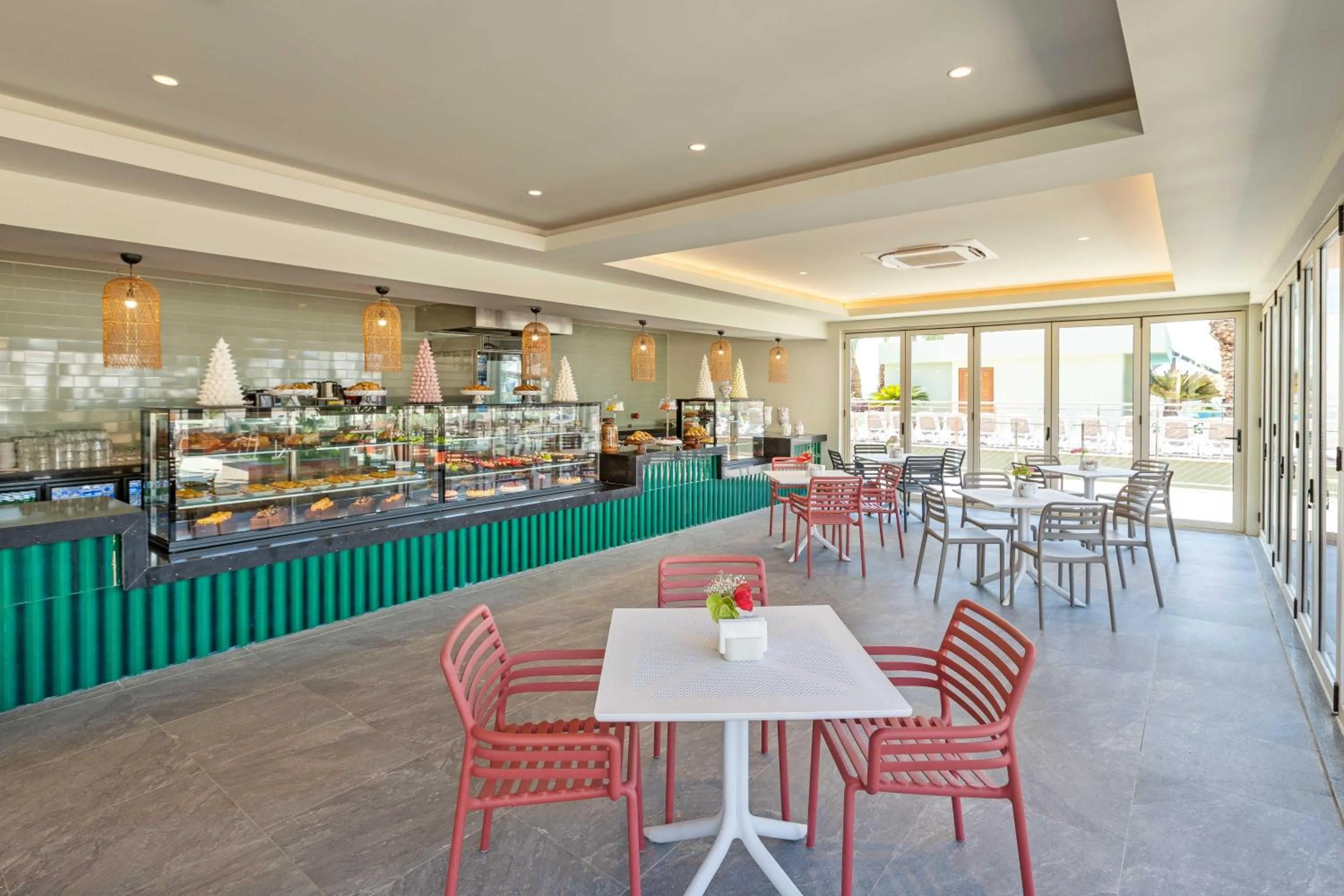 Restaurant/places to eat in Kirman Belazur Resort & Spa